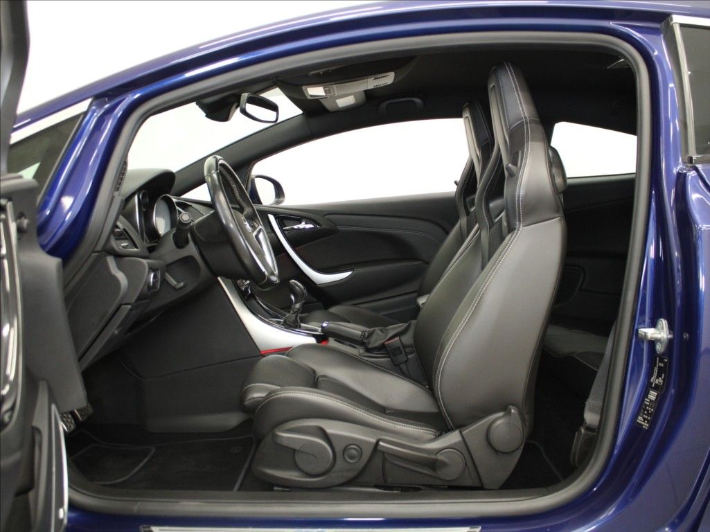 Opel Astra, 2,0 Turbo 280koní OPC Infinity - fotka 6