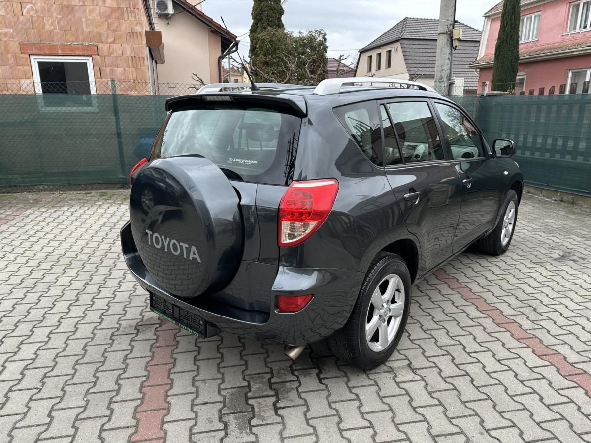 Toyota Rav4, 2,2 D-4D BEZ KOROZE PO SERVISE - fotka 3