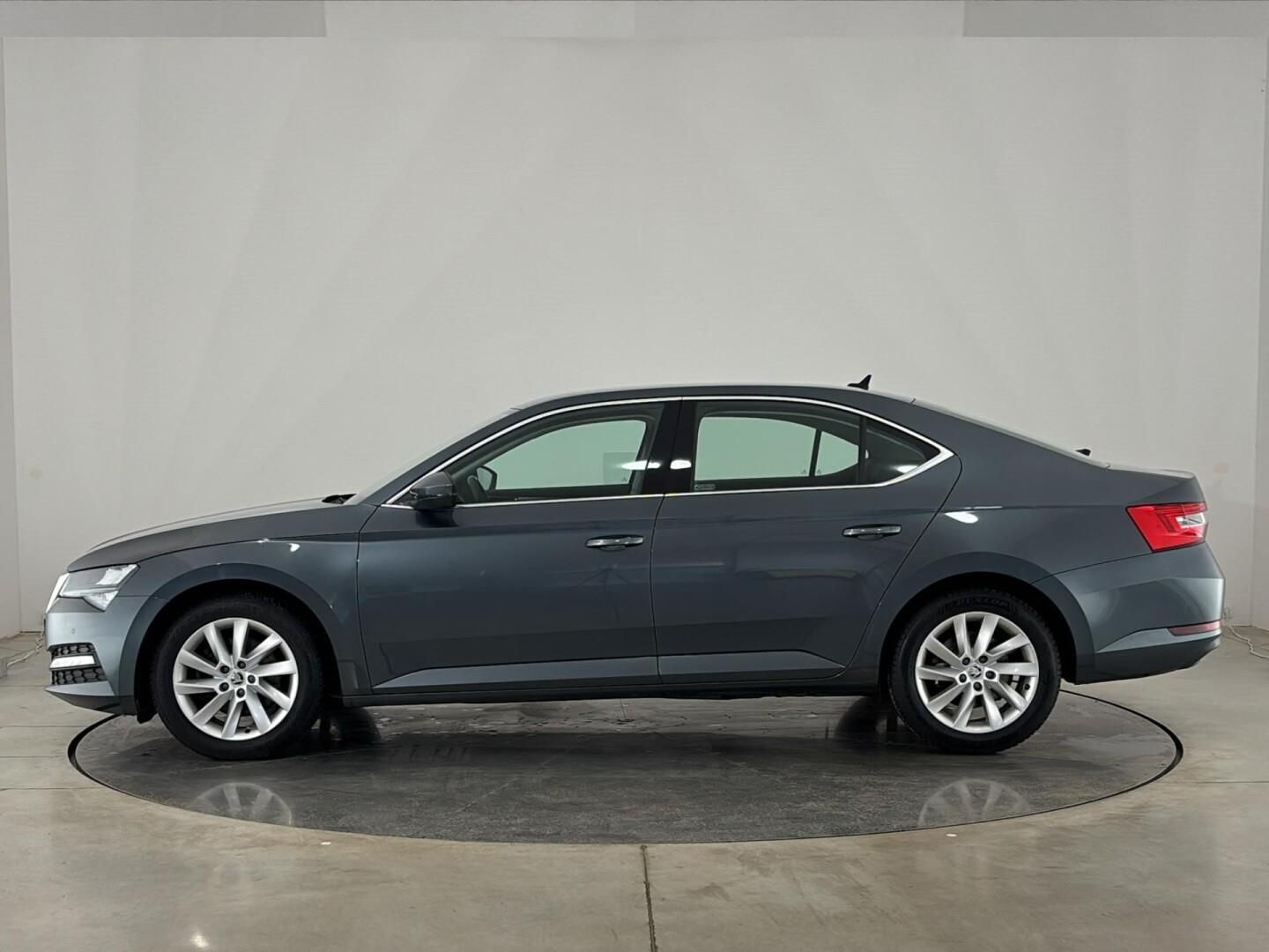 Škoda Superb, 2.0 TDI / 110 kW Ambition DSG - fotka 3