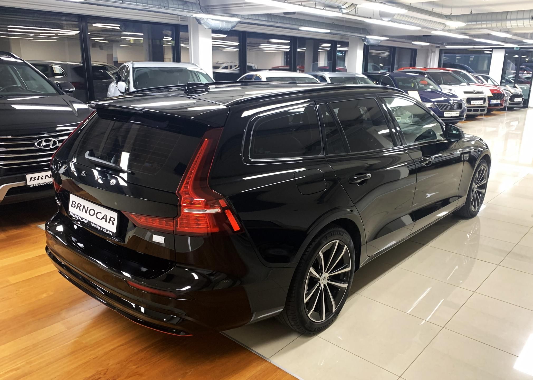 Volvo V60, RECHARGE T6, AWD PLUS DARK ČR - fotka 6