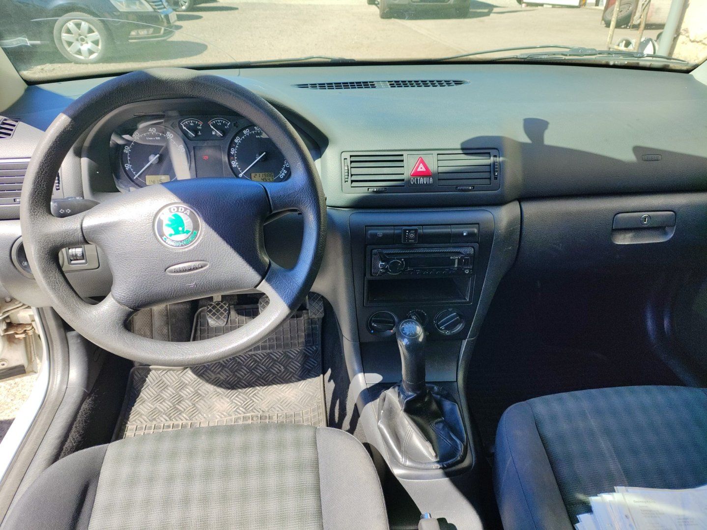 Škoda Octavia, 1,6i TOUR LPG - fotka 6