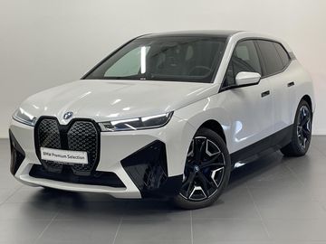 iX50 xDrive Tažné Panorama