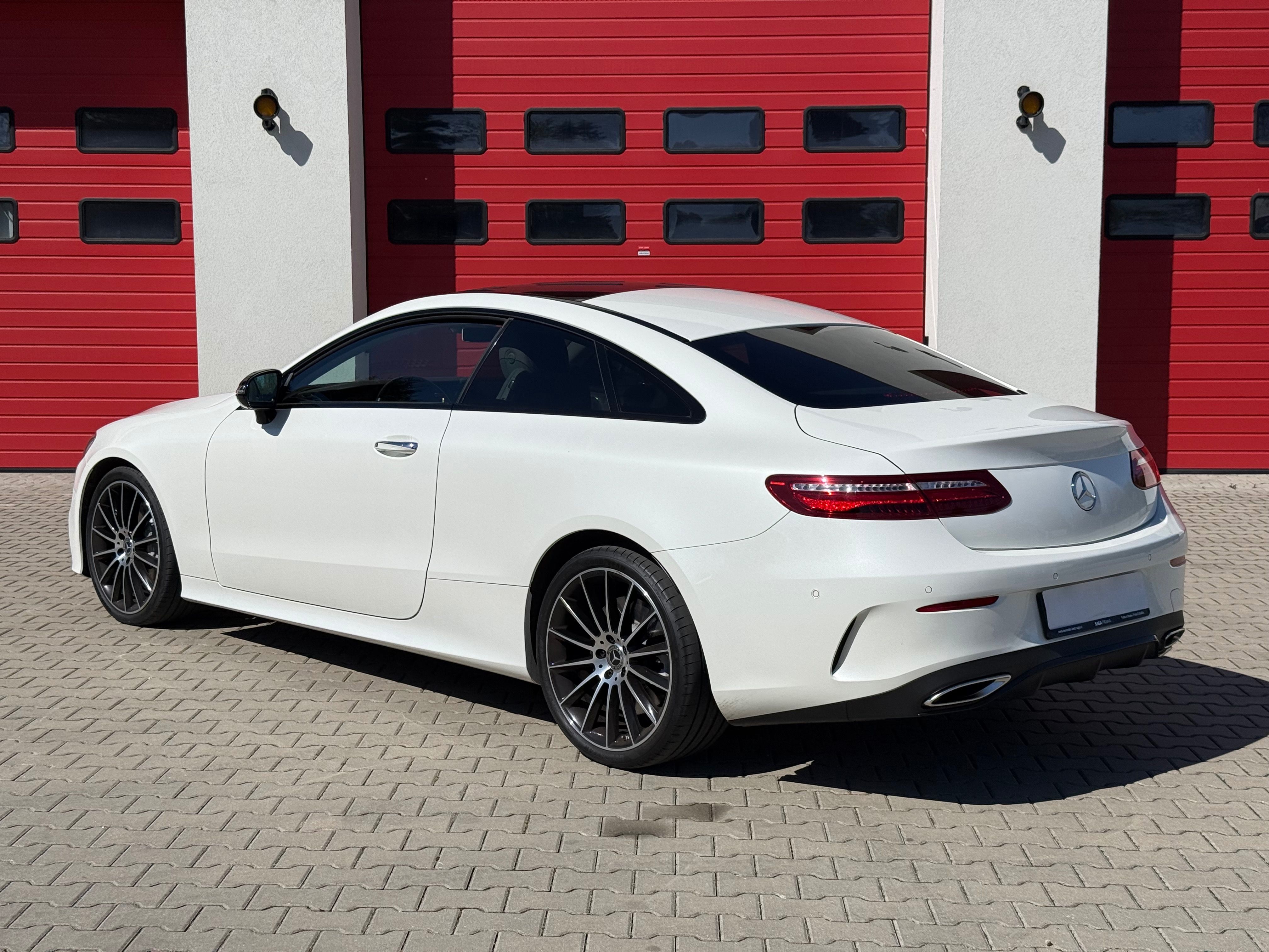 Mercedes-Benz Třídy E, E 400 4MATIC Coupé - fotka 4