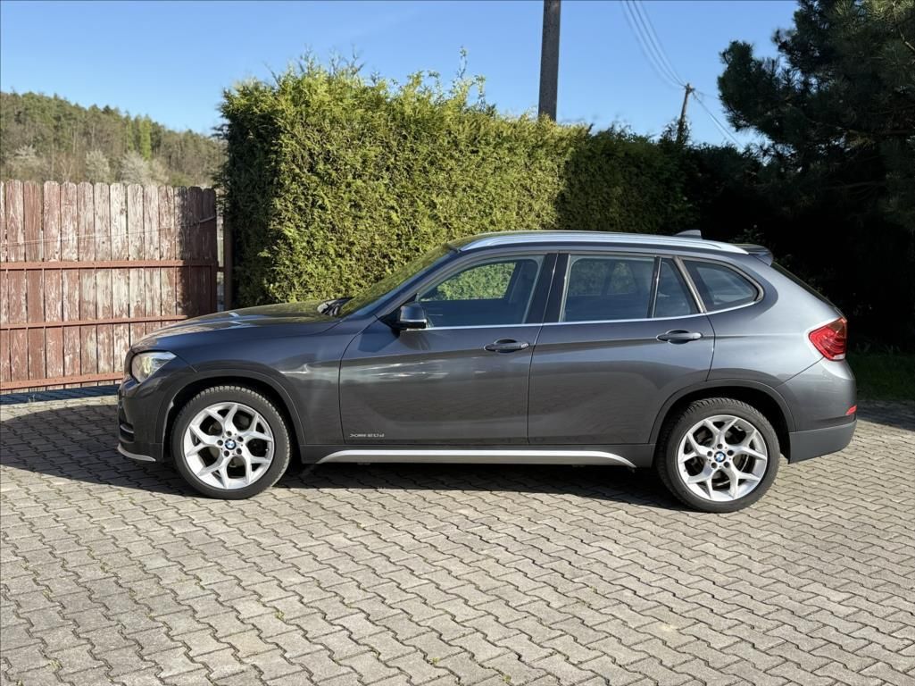 BMW X1, 2,0 20d xDrive NAVI XENON - fotka 3
