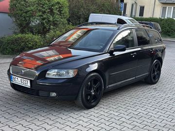 D5 2.4 D 132kW Kůže Navi Xenon