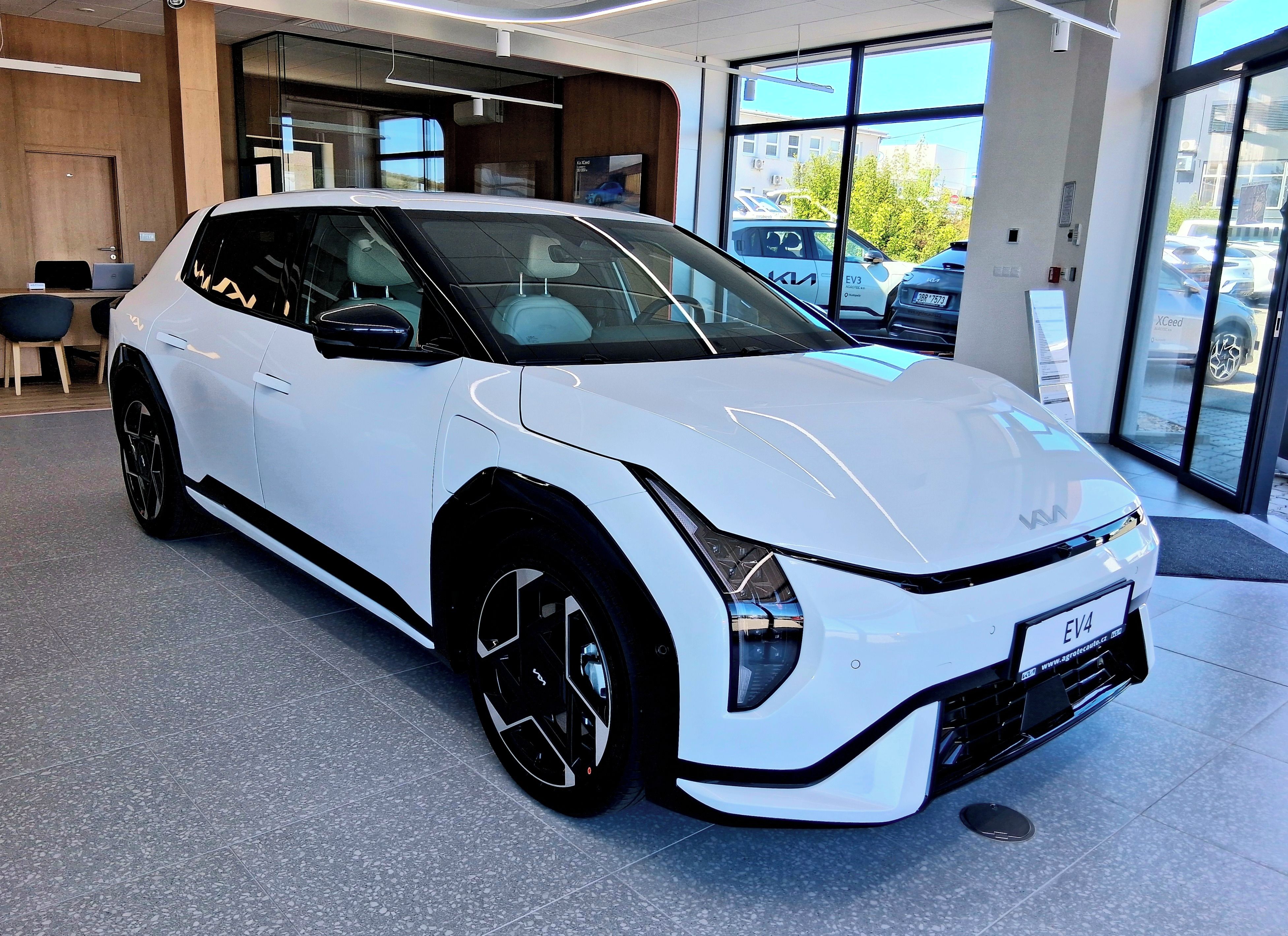 Kia EV4, 4x2 GT-LINE paket TECH, V2L