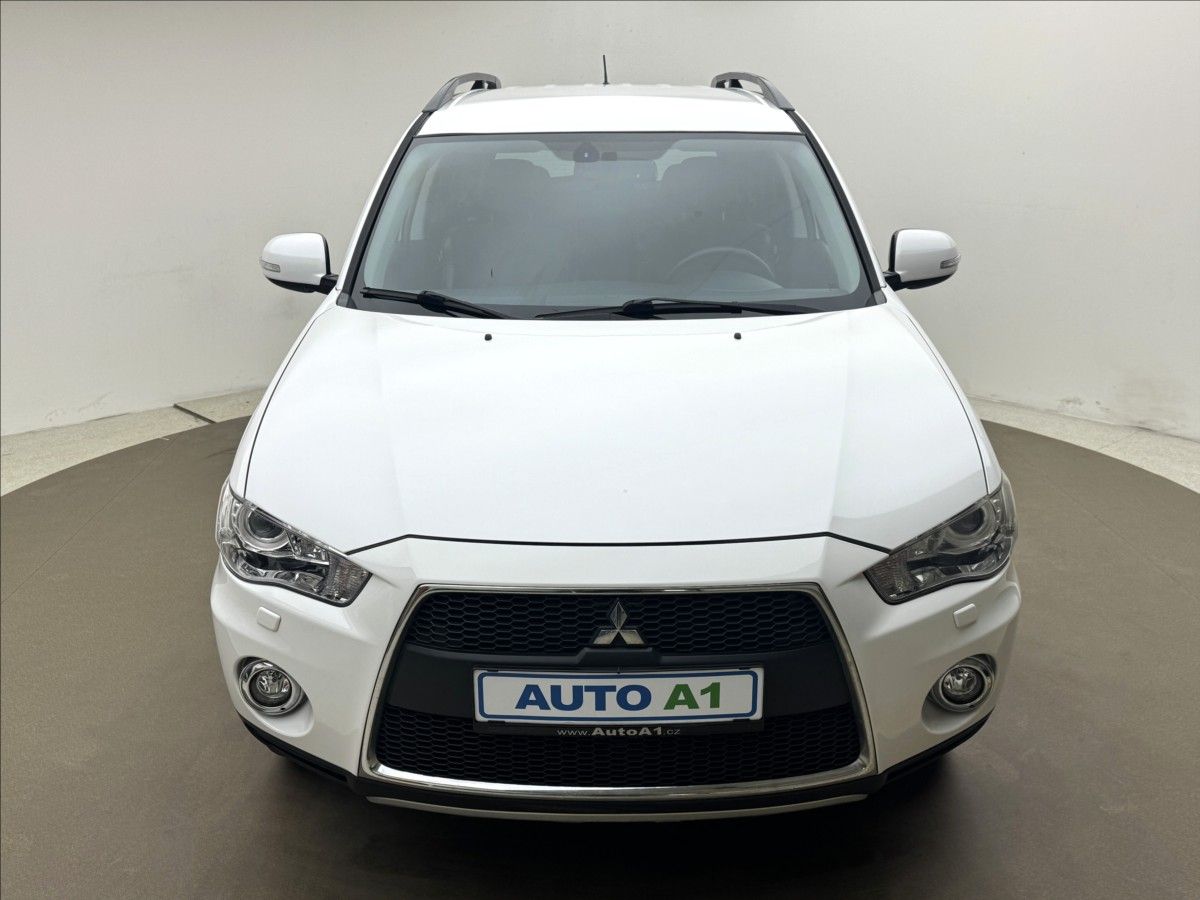 Mitsubishi Outlander, 2,2 4WD AUTOMAT VÝHŘEV KAMERA - fotka 2