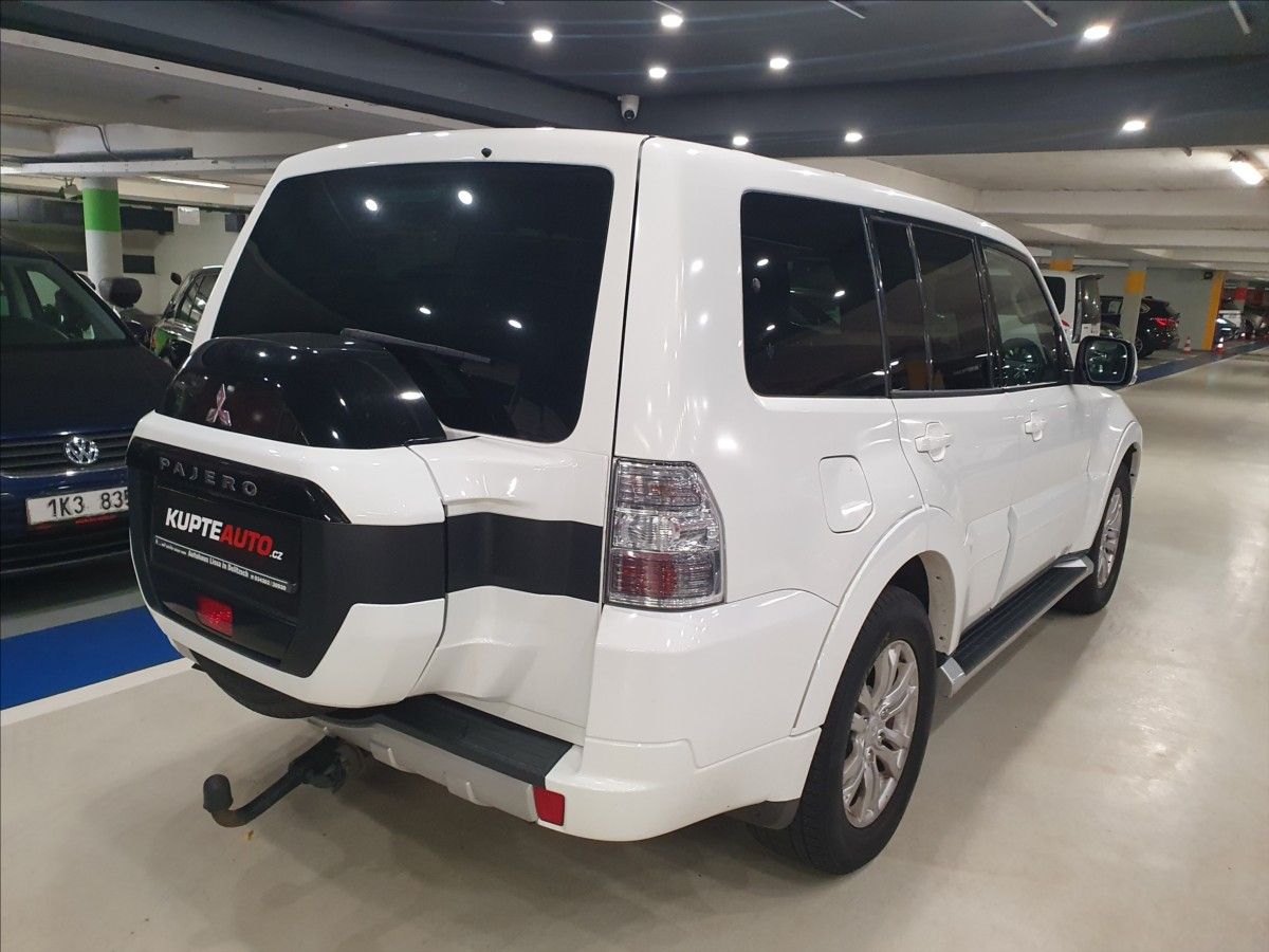 Mitsubishi Pajero, 3,2 D -  7 MÍST - fotka 3