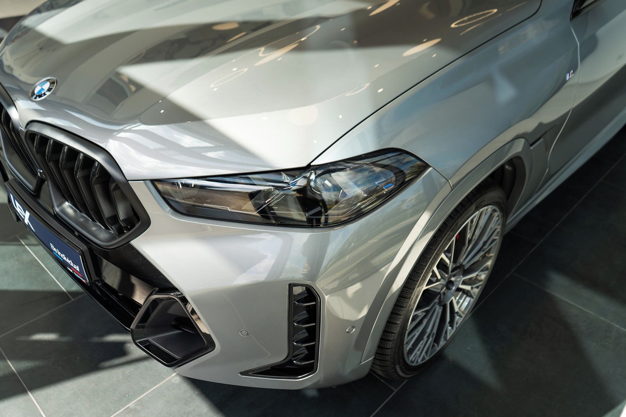 BMW X6, xDrive40i, Tažné, Vzduch. - fotka 2