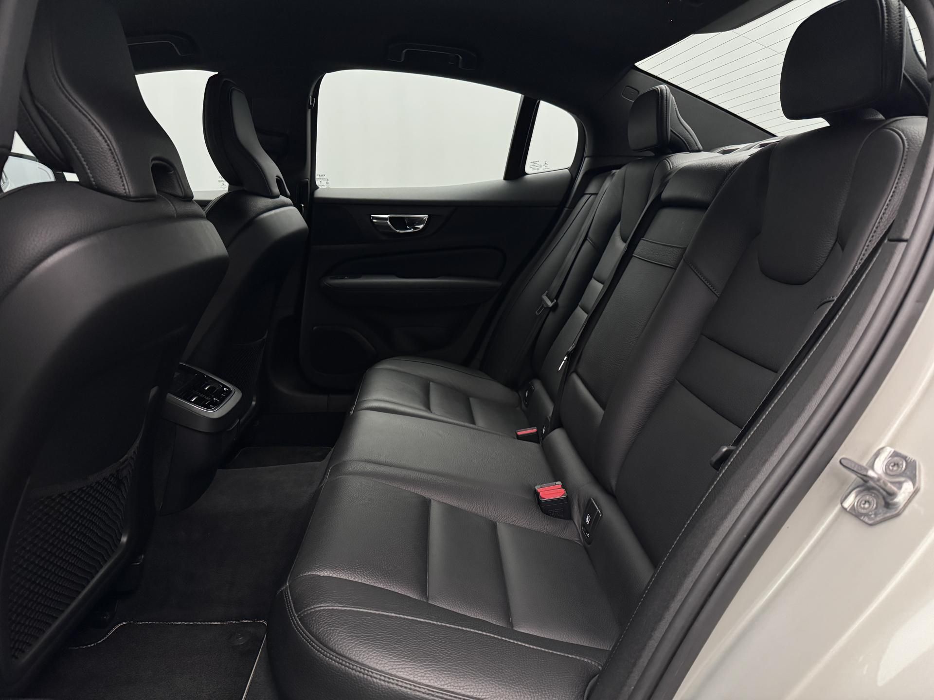 Volvo S60, T5 AWD R-DESIGN CZ - fotka 6