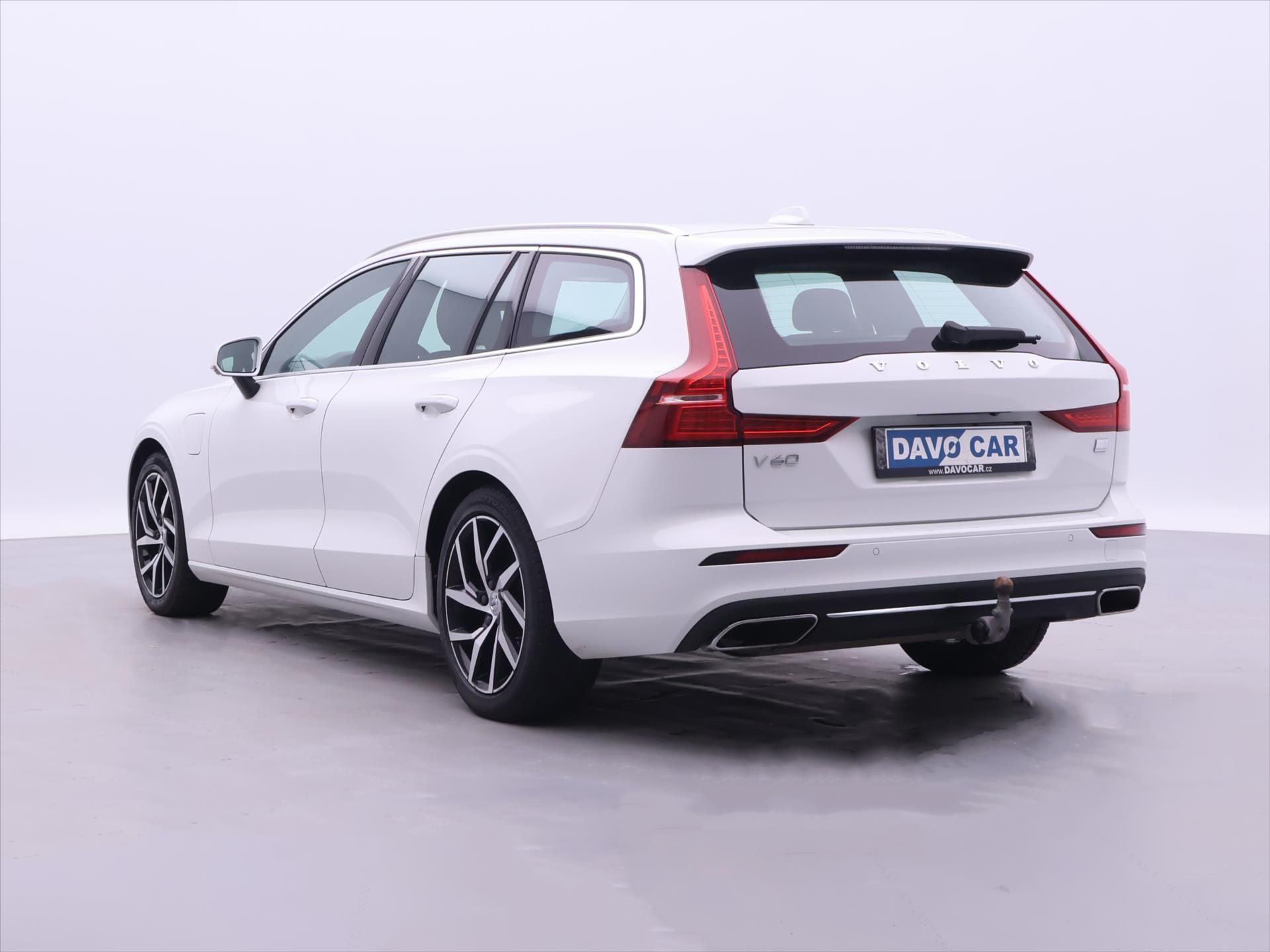 Volvo V60, 2,0 B5 AWD Momentum Pro AT DPH - fotka 5