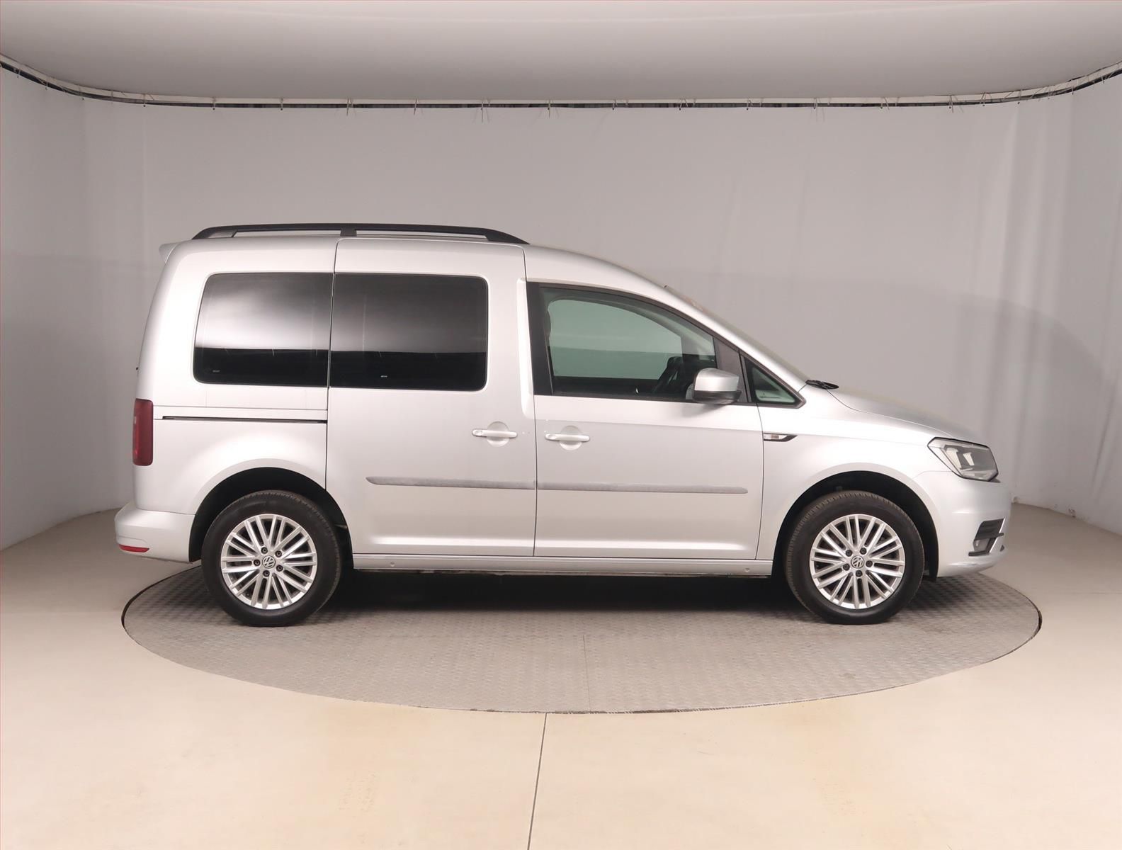 Volkswagen Caddy, 2.0 TDI, 5Míst, Klima, ČR - fotka 6