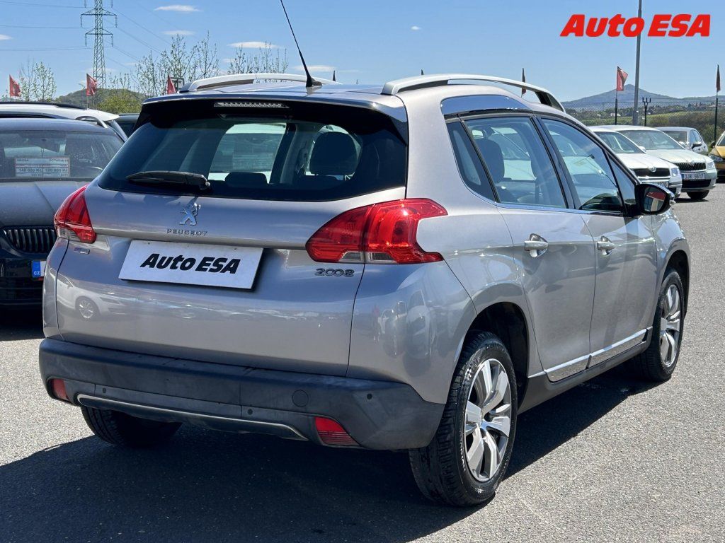 Peugeot 2008, 1.2,navi - fotka 4