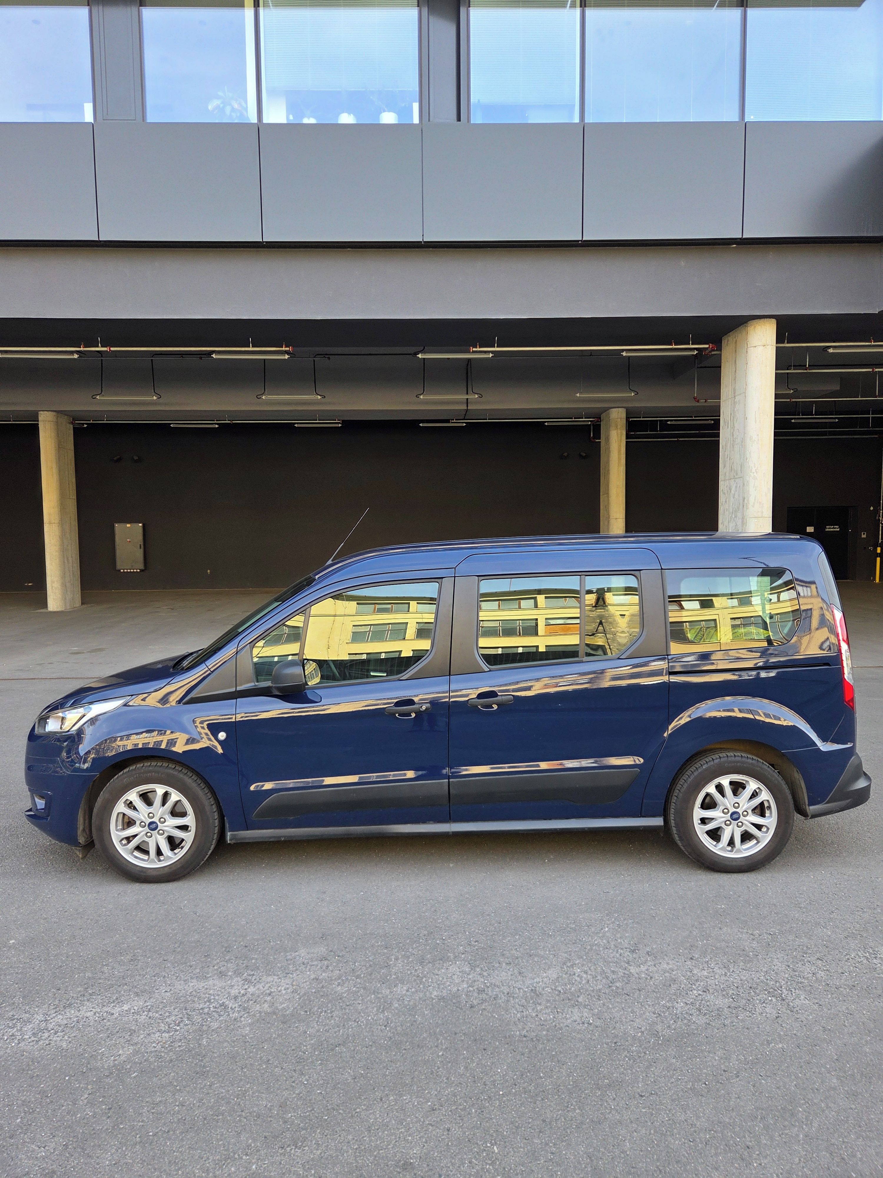 Ford Tourneo Connect, Najeto 36t. Km, dlouhá verze - fotka 2