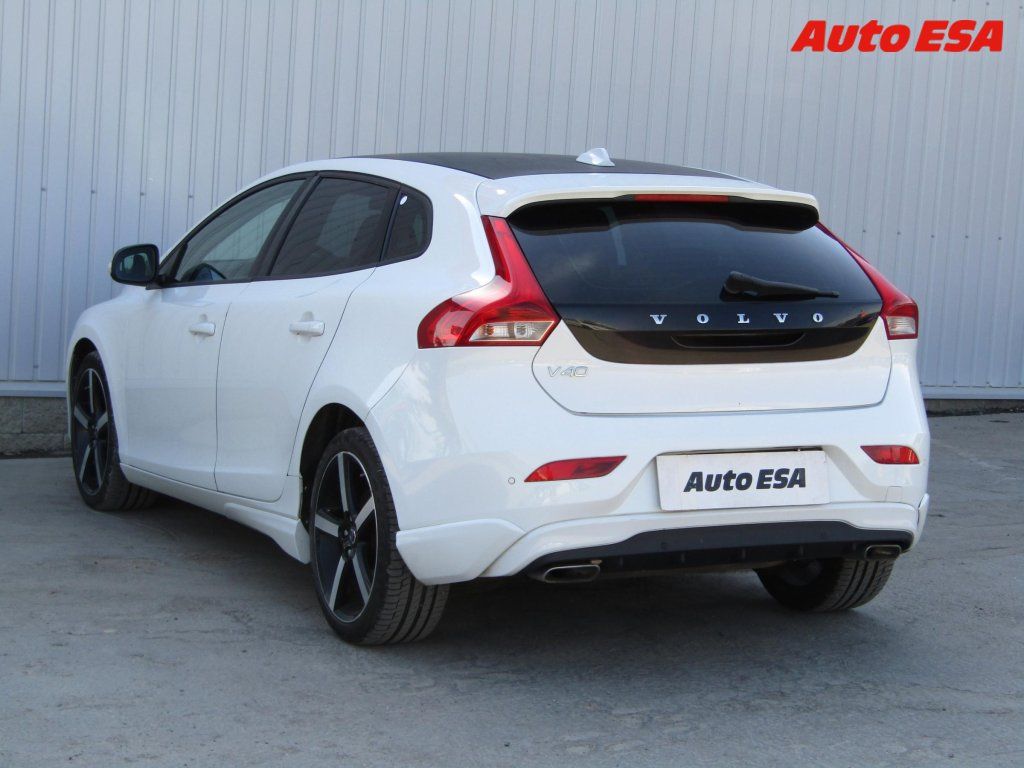 Volvo V40, 2.0D - fotka 6