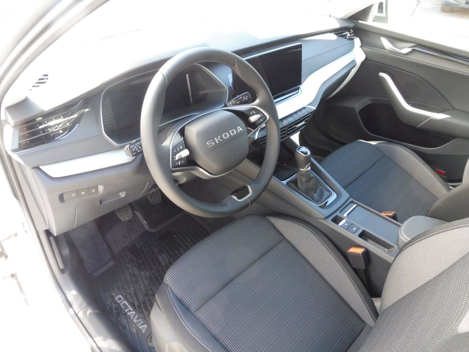 Škoda Octavia, Selection 1,5 TSI 85kW - fotka 6
