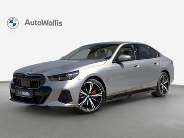 | 550e xDrive, Sedan