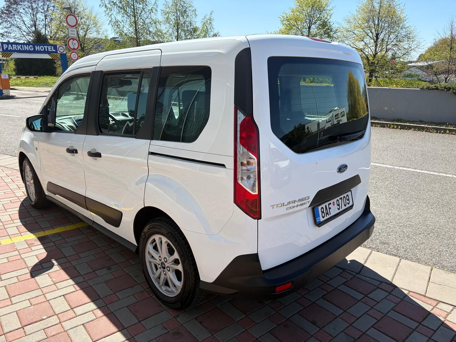 Ford Tourneo Connect, 1.5TDCi 74kW*PO SERVISU*ČR* - fotka 6