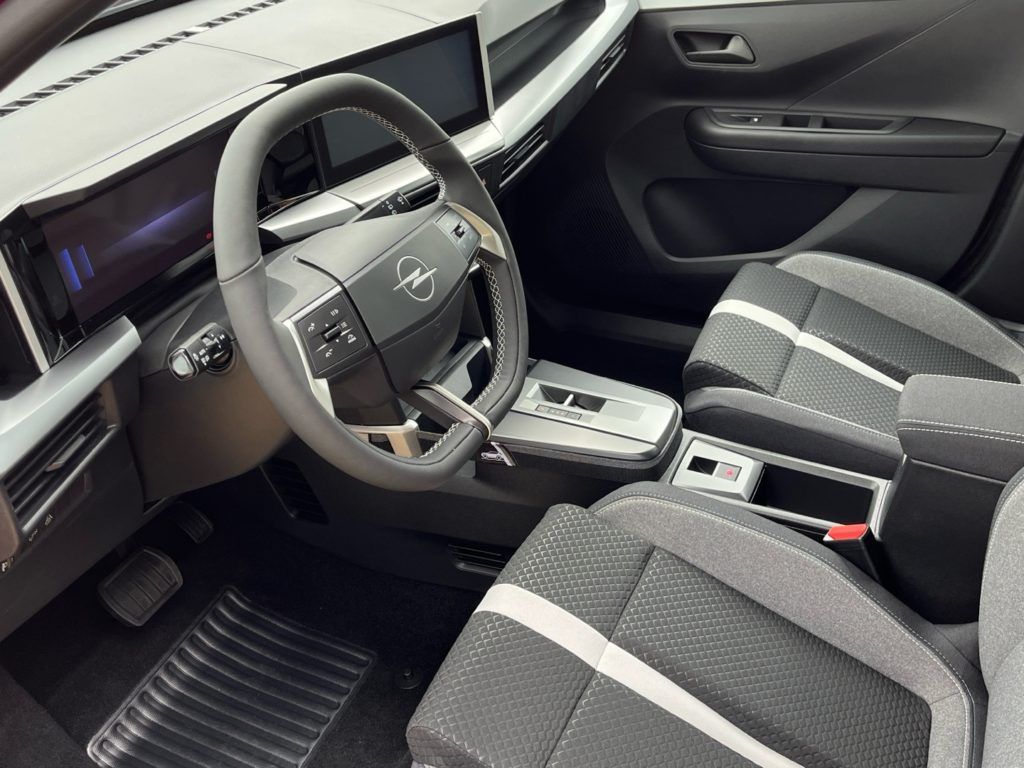 Opel Frontera, EDITION Hybrid 1.2T(81kW/110k) - fotka 6