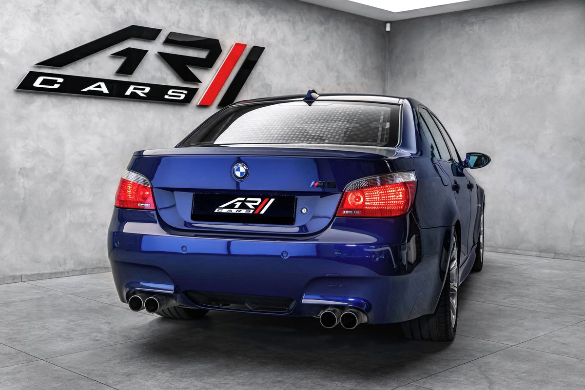 BMW M5, V10 5.0 manuál - fotka 6