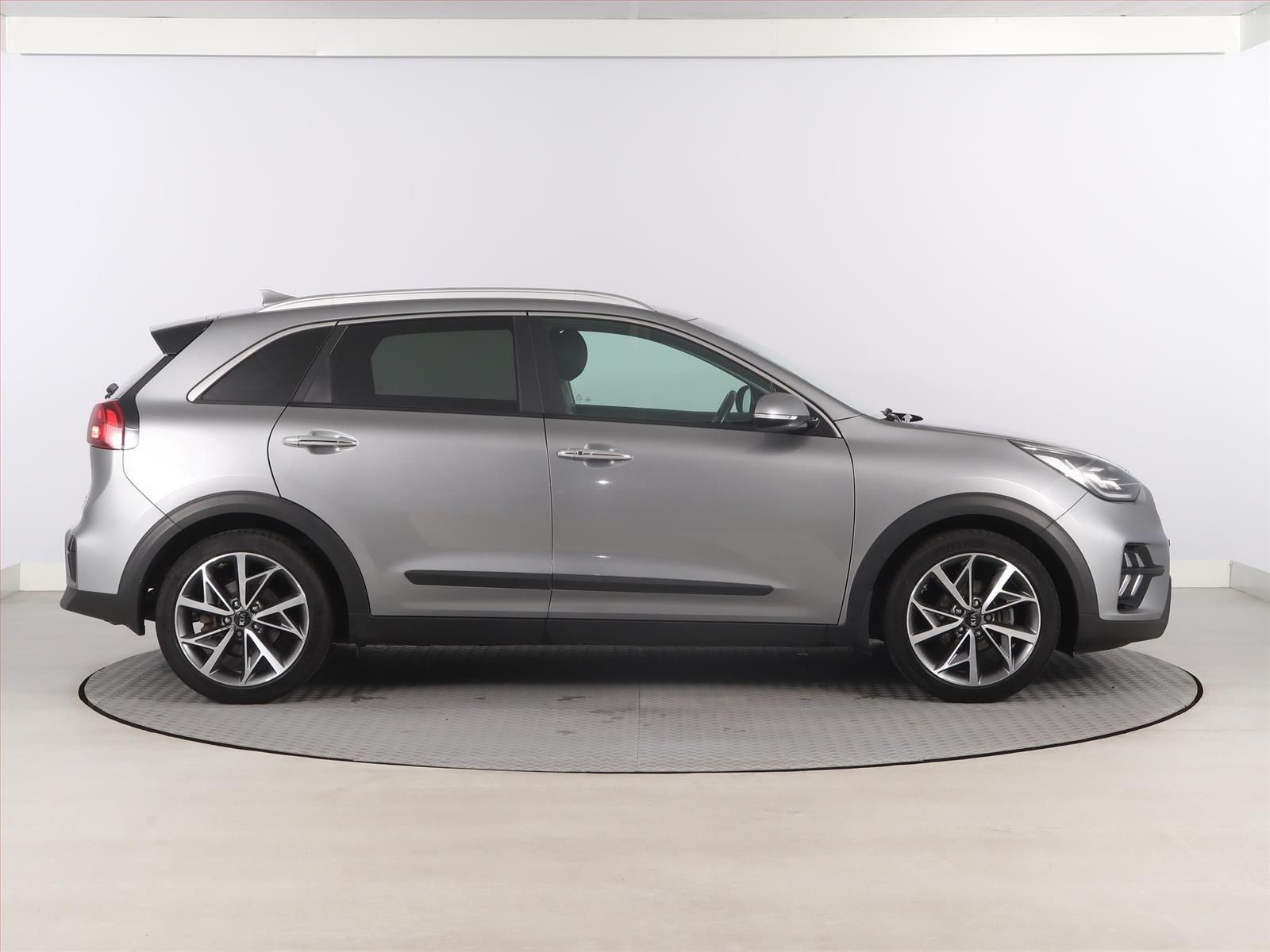 Kia Niro, Hybrid, Automat, ČR,1.maj - fotka 6