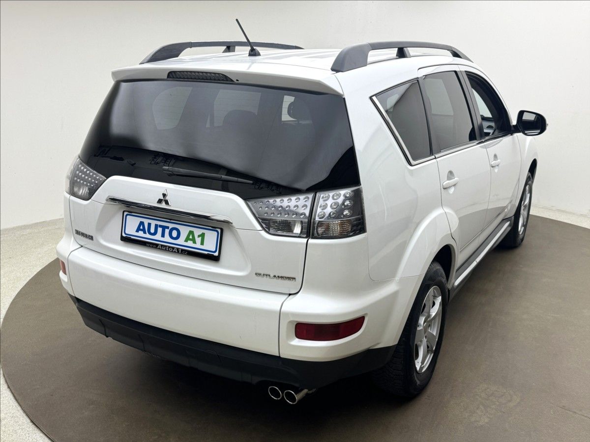 Mitsubishi Outlander, 2,2 4WD AUTOMAT VÝHŘEV KAMERA - fotka 4