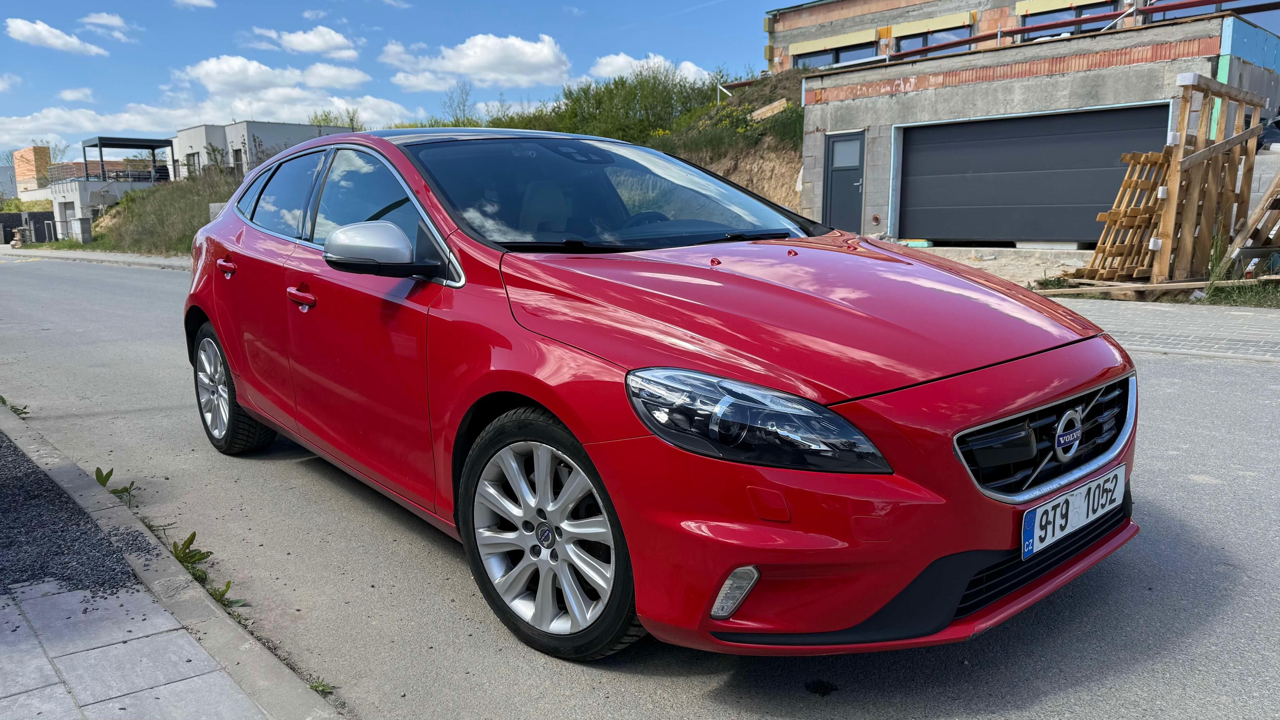Volvo V40, D2 R-DESIGN AUT, ČR, kůže, ACC - fotka 2