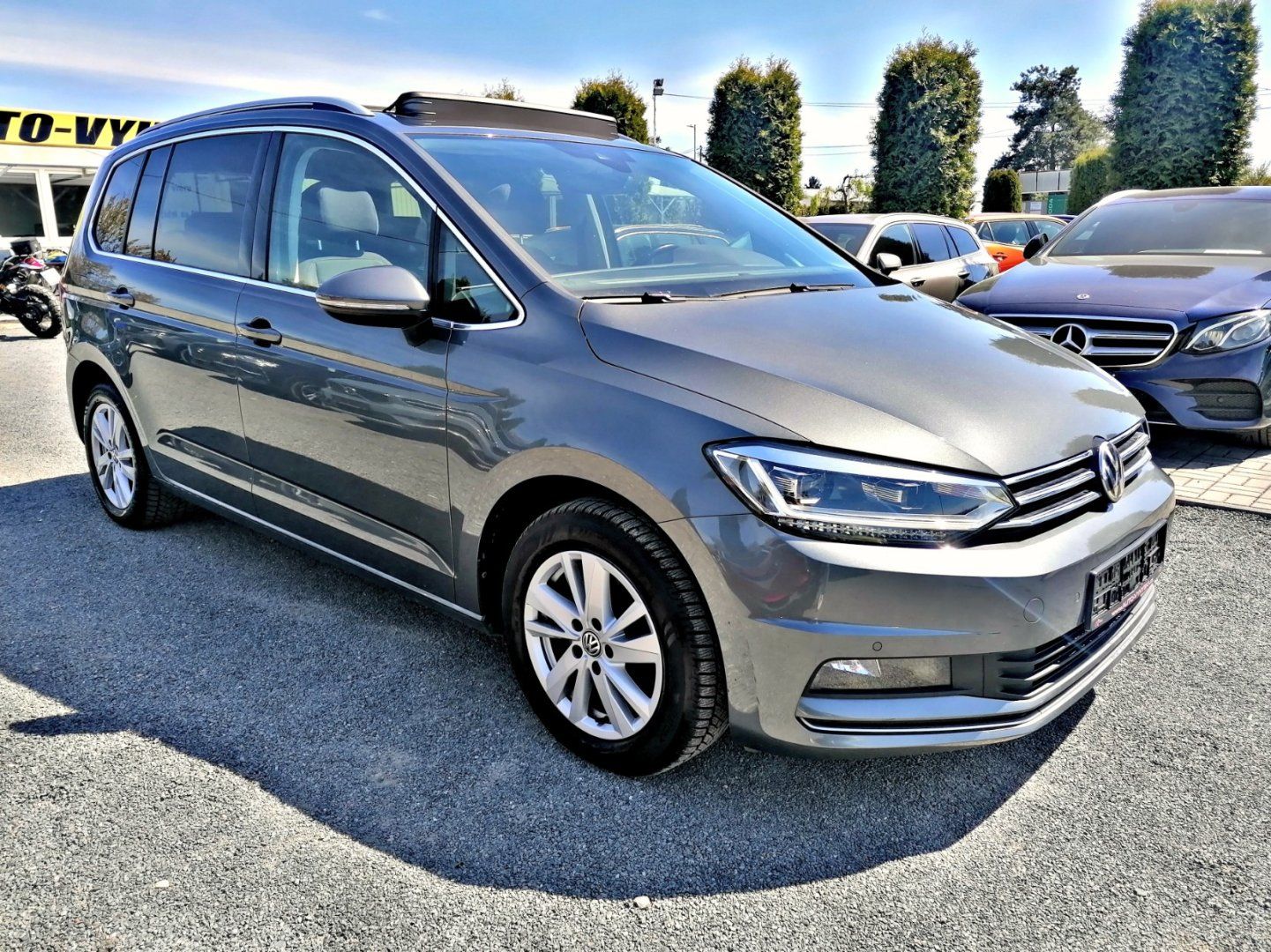 Volkswagen Touran, 2.0 TDi DSG,7-míst,Highline - fotka 3