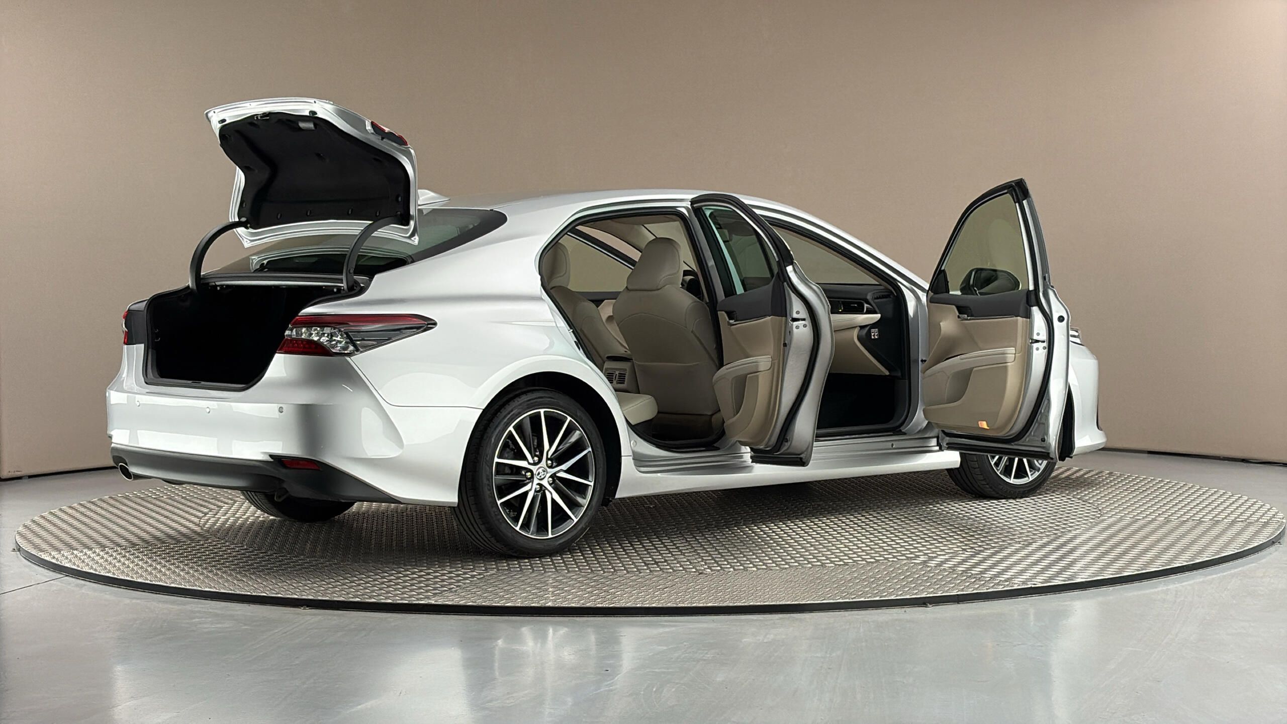 Toyota Camry, 2.5 Hybrid AUT Executive - fotka 6