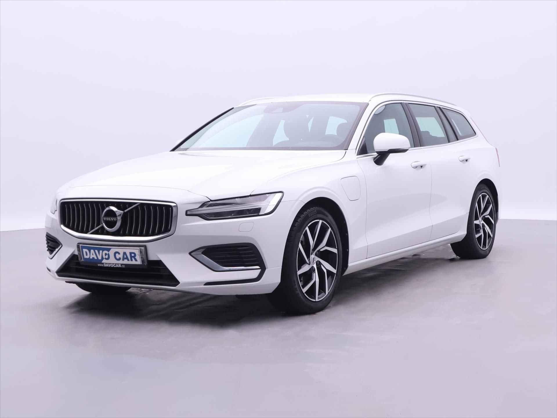 Volvo V60, 2,0 B5 AWD Momentum Pro AT DPH - fotka 3