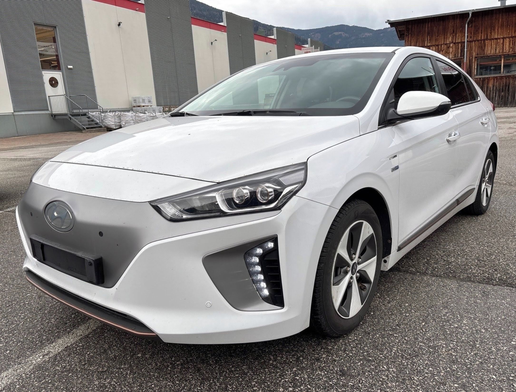Hyundai Ioniq, 28kWh STYLE, PLNÝ SERVIS, 100% - fotka 2