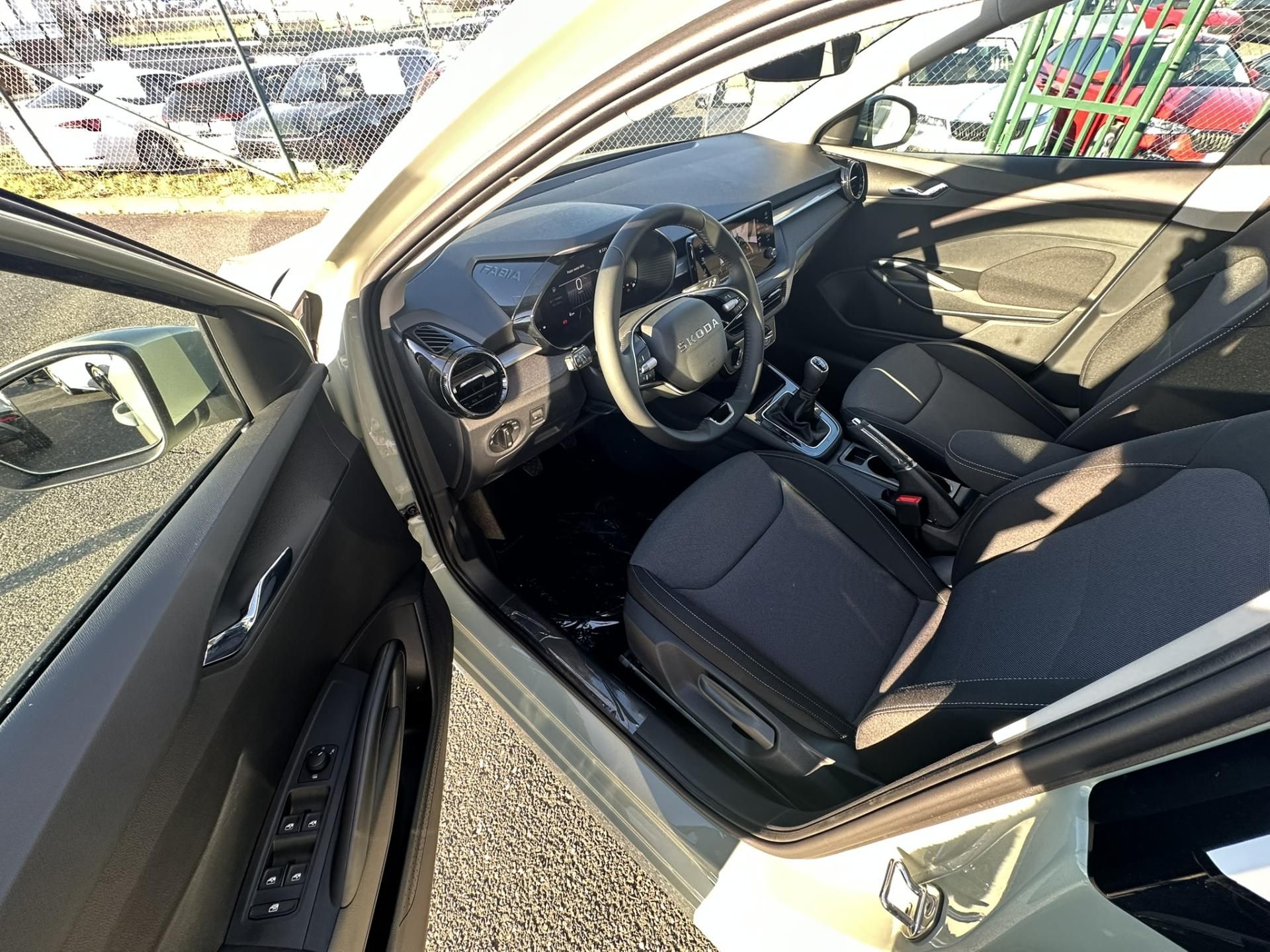 Škoda Fabia, CLASSIC 1.0TSI 85kW + tažné - fotka 6