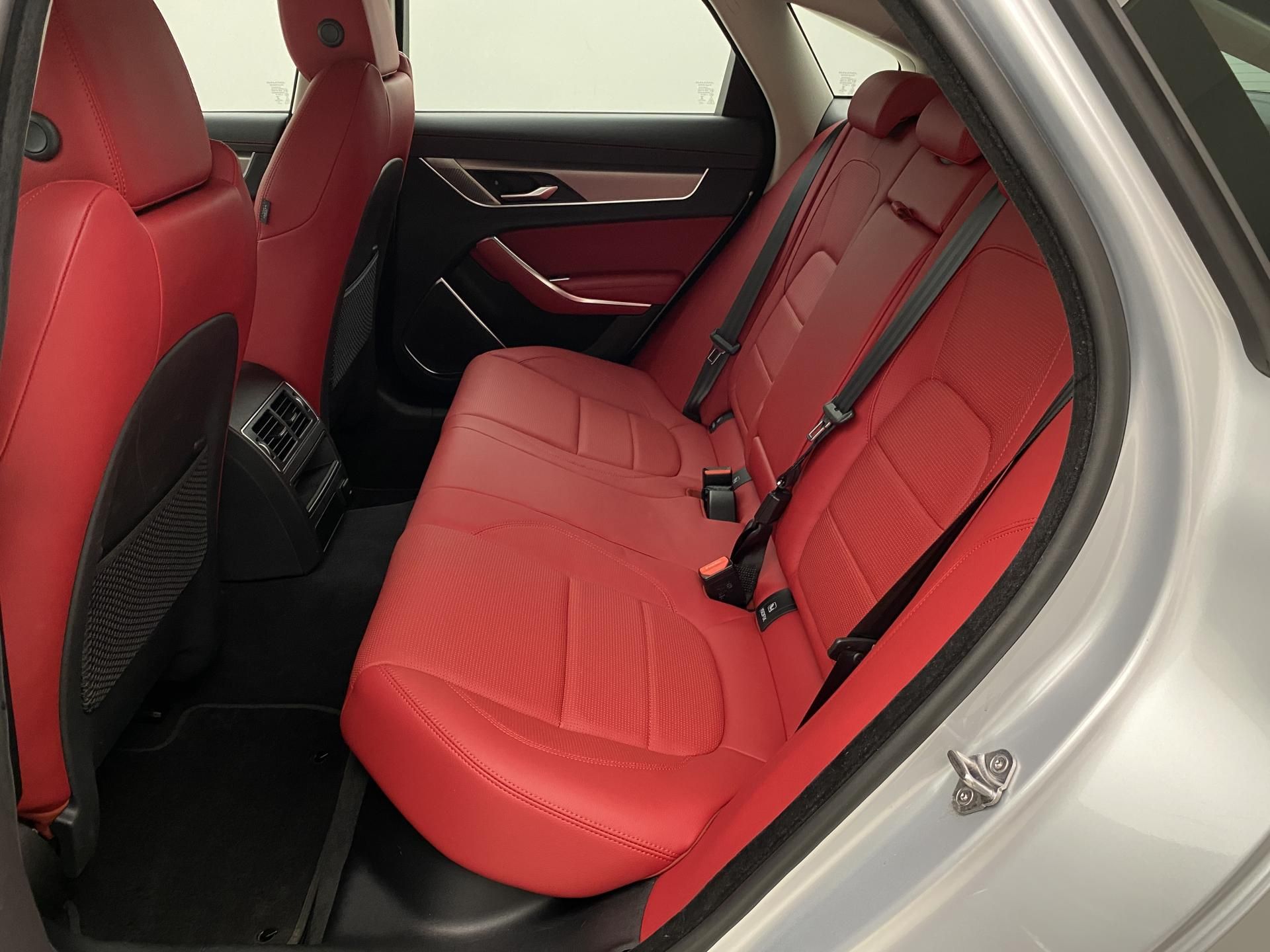 Jaguar XF, P300 R-DYNAMIC S AWD AUT CZ - fotka 5