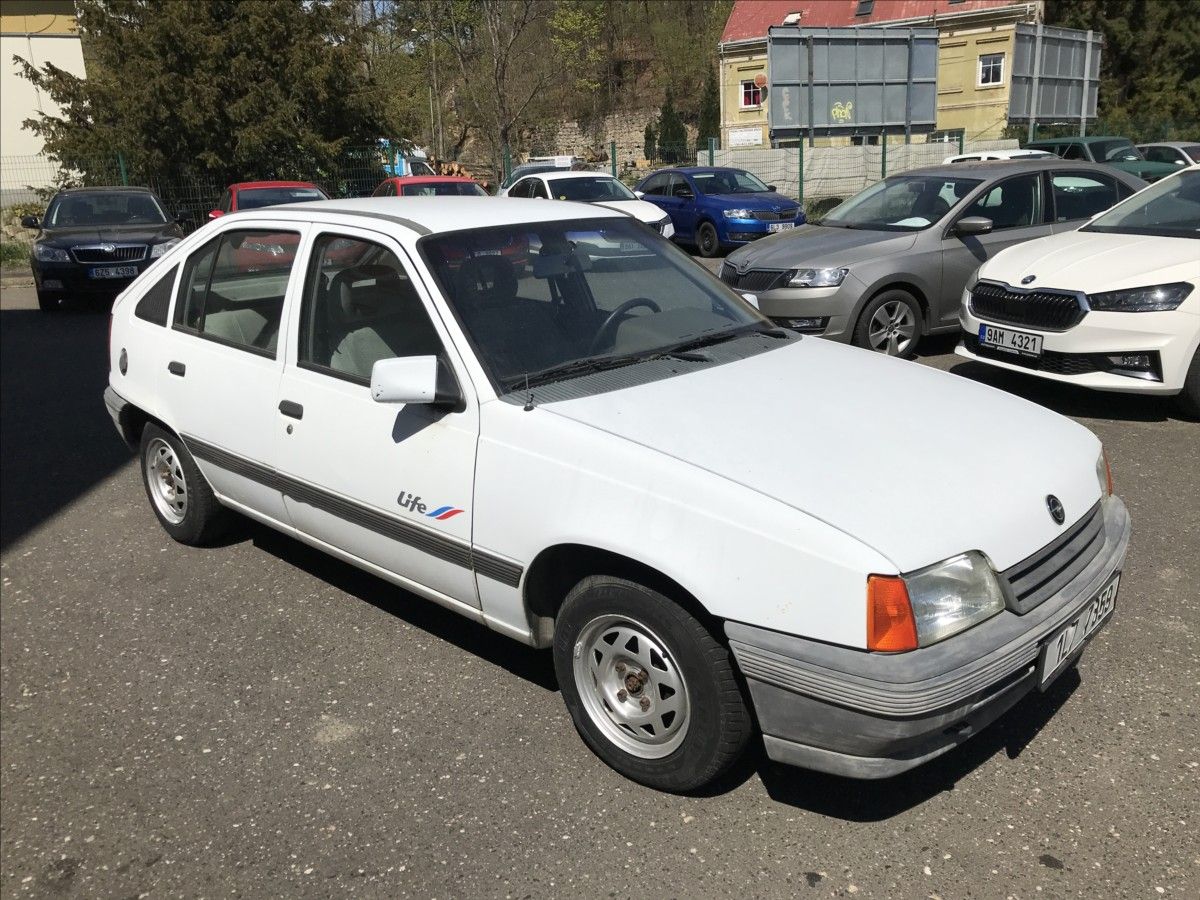 Opel Kadett, 1,3 i 5dv. - fotka 4