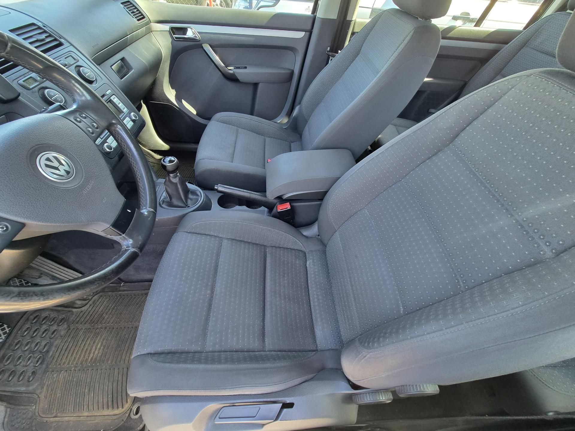 Volkswagen Touran, 2,0 TSi 7 míst - fotka 6