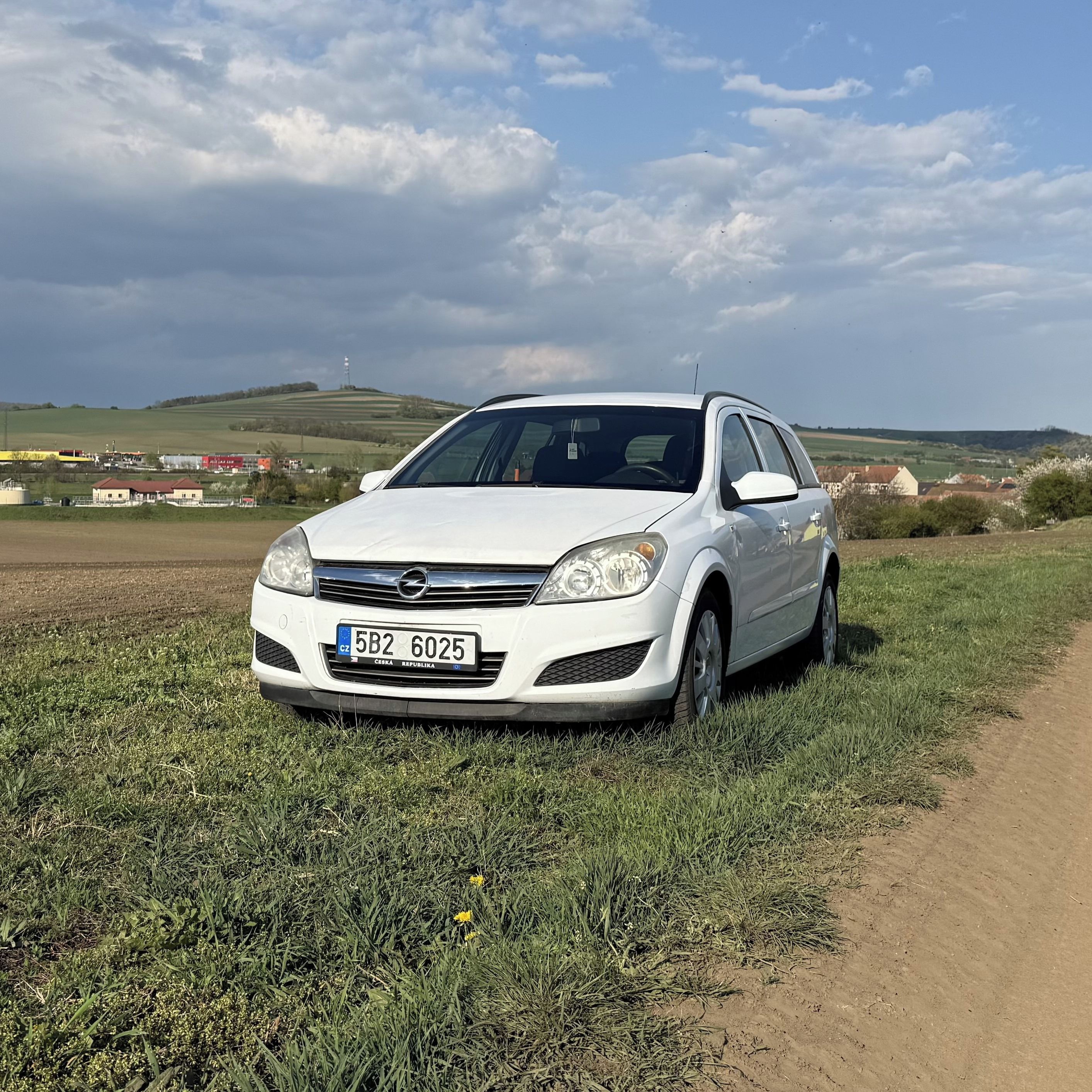 Opel Astra, Caravan 1,9 CDTi - fotka 6