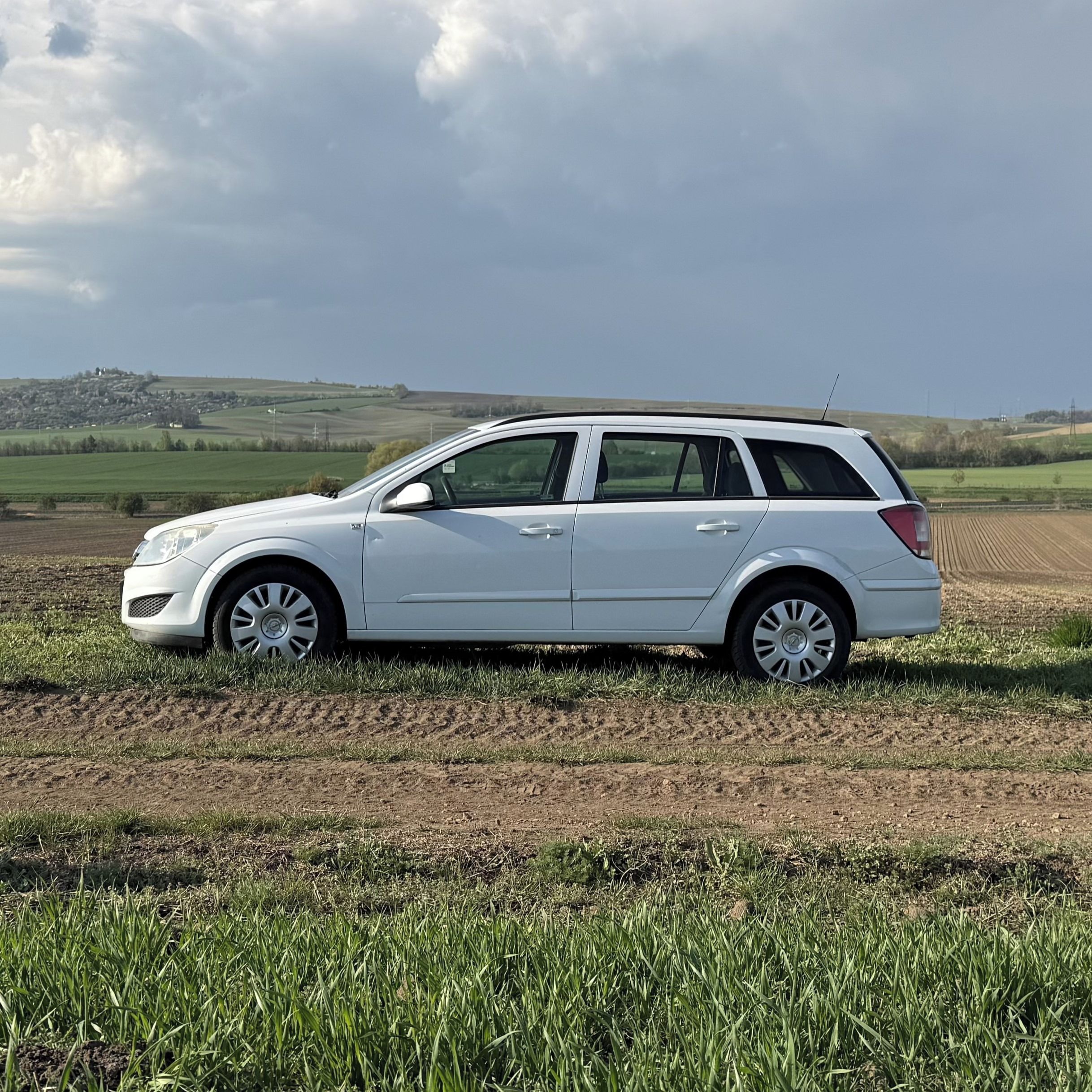 Opel Astra, Caravan 1,9 CDTi - fotka 3