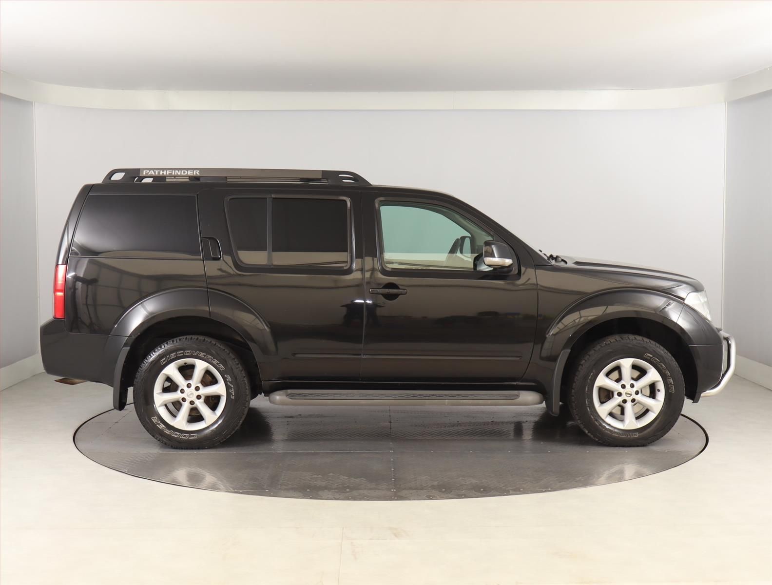 Nissan Pathfinder, 2.5 dCi, 4X4, Automat, Navi - fotka 6
