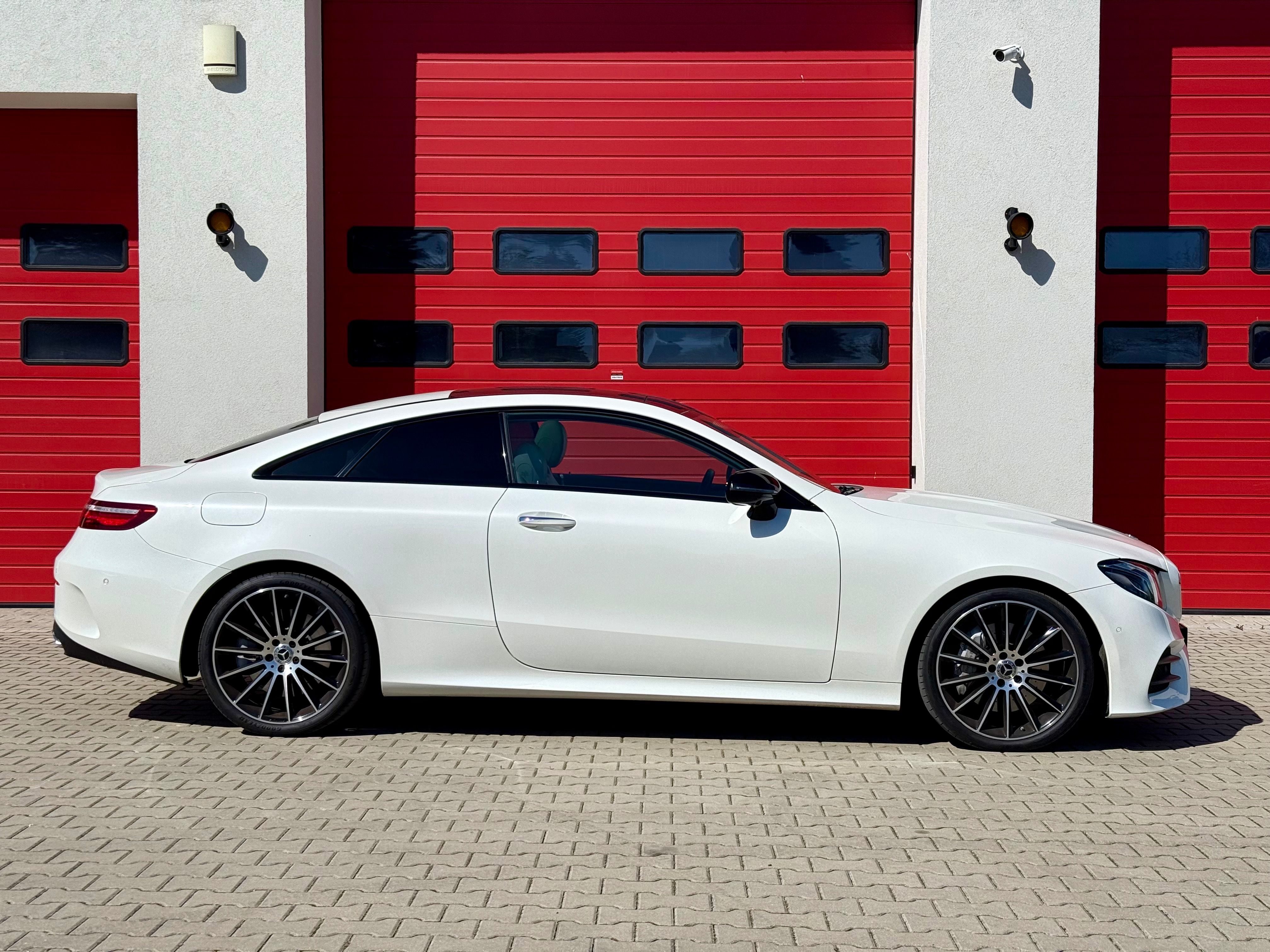 Mercedes-Benz Třídy E, E 400 4MATIC Coupé - fotka 3
