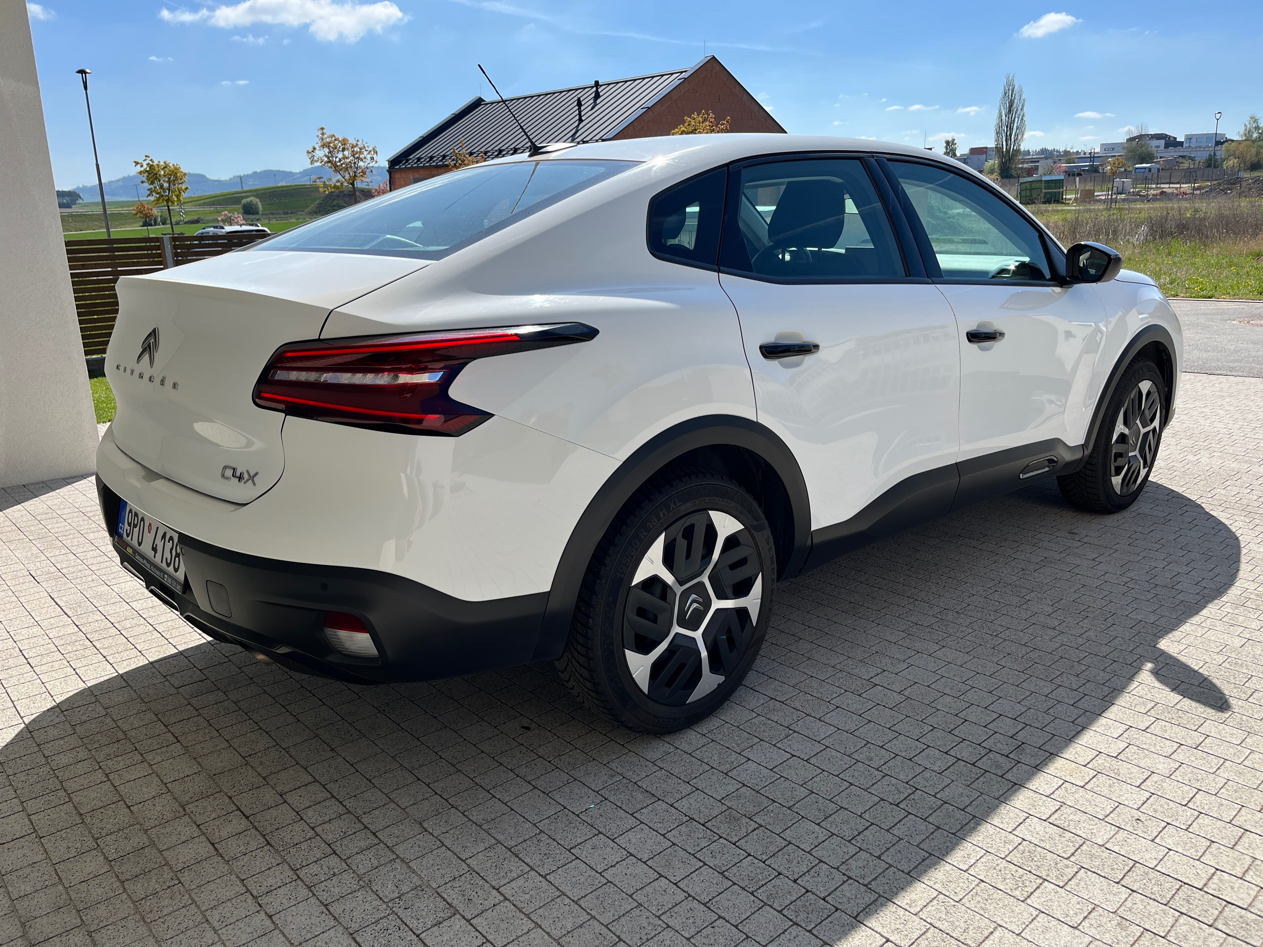Citroën C4 X, 1.2 PureTech 100 FEEL - fotka 4