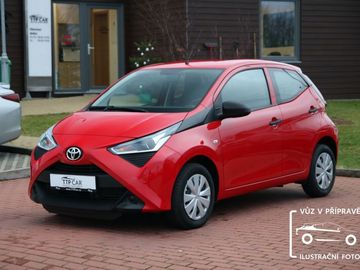 1.0 VVT-i A/T x-play + style