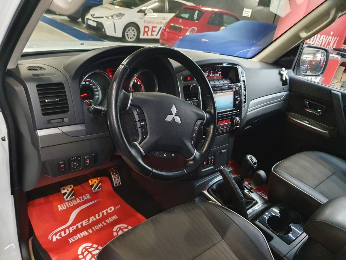 Mitsubishi Pajero, 3,2 D -  7 MÍST - fotka 5