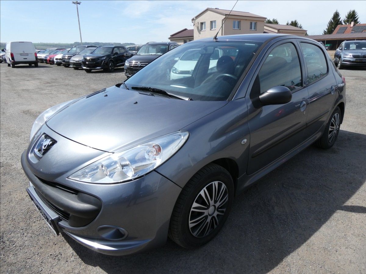 Peugeot 206, 1,4 i 54kW klima, 2x kola - fotka 3