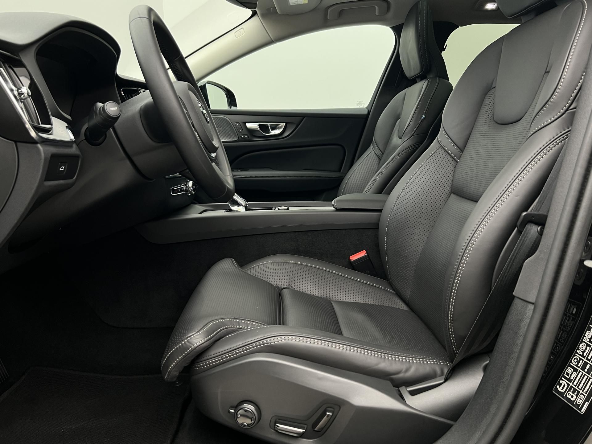 Volvo V60, B4 PLUS DARK AUT 1 MAJ. - fotka 3