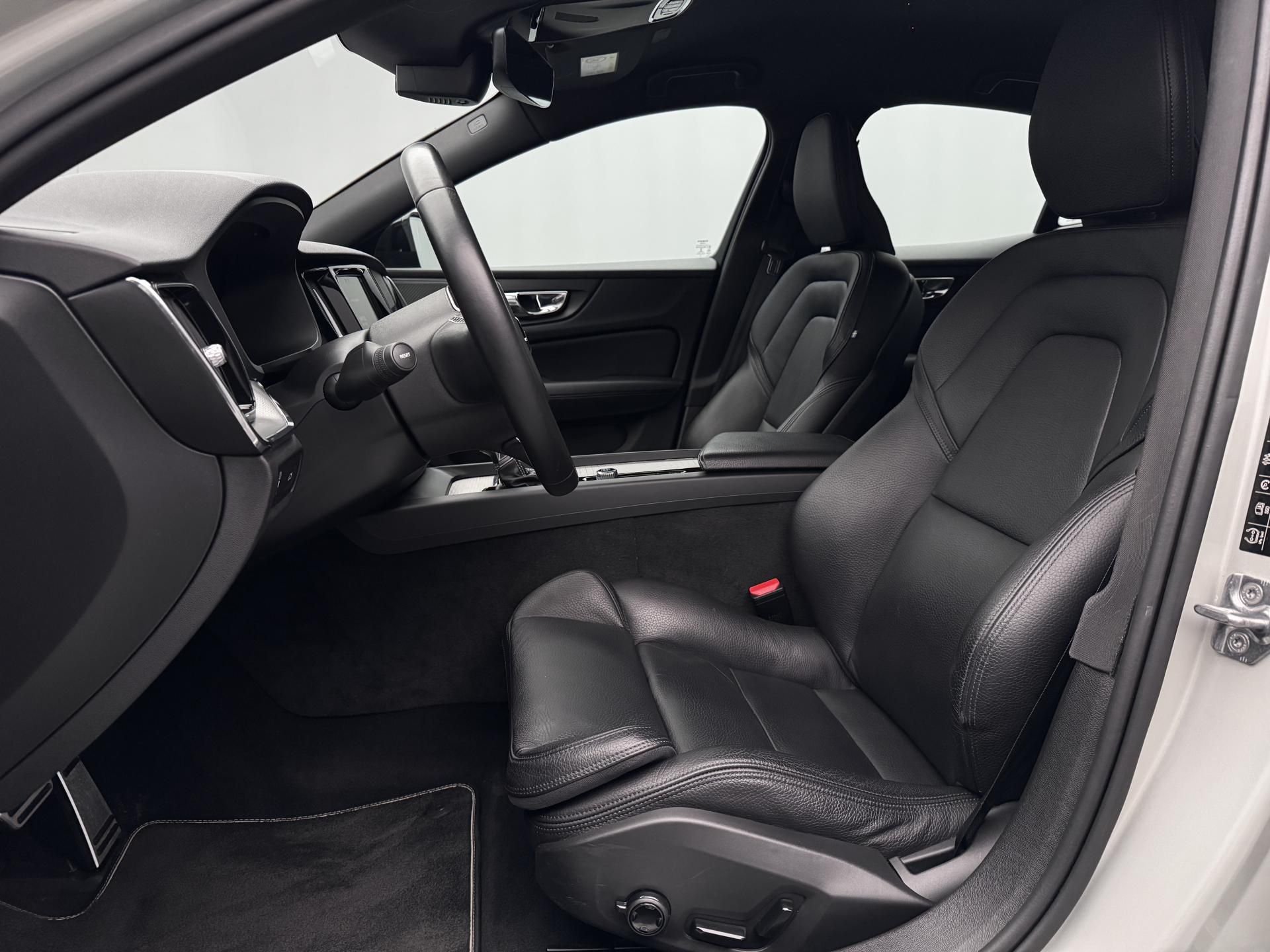Volvo S60, T5 AWD R-DESIGN CZ - fotka 4