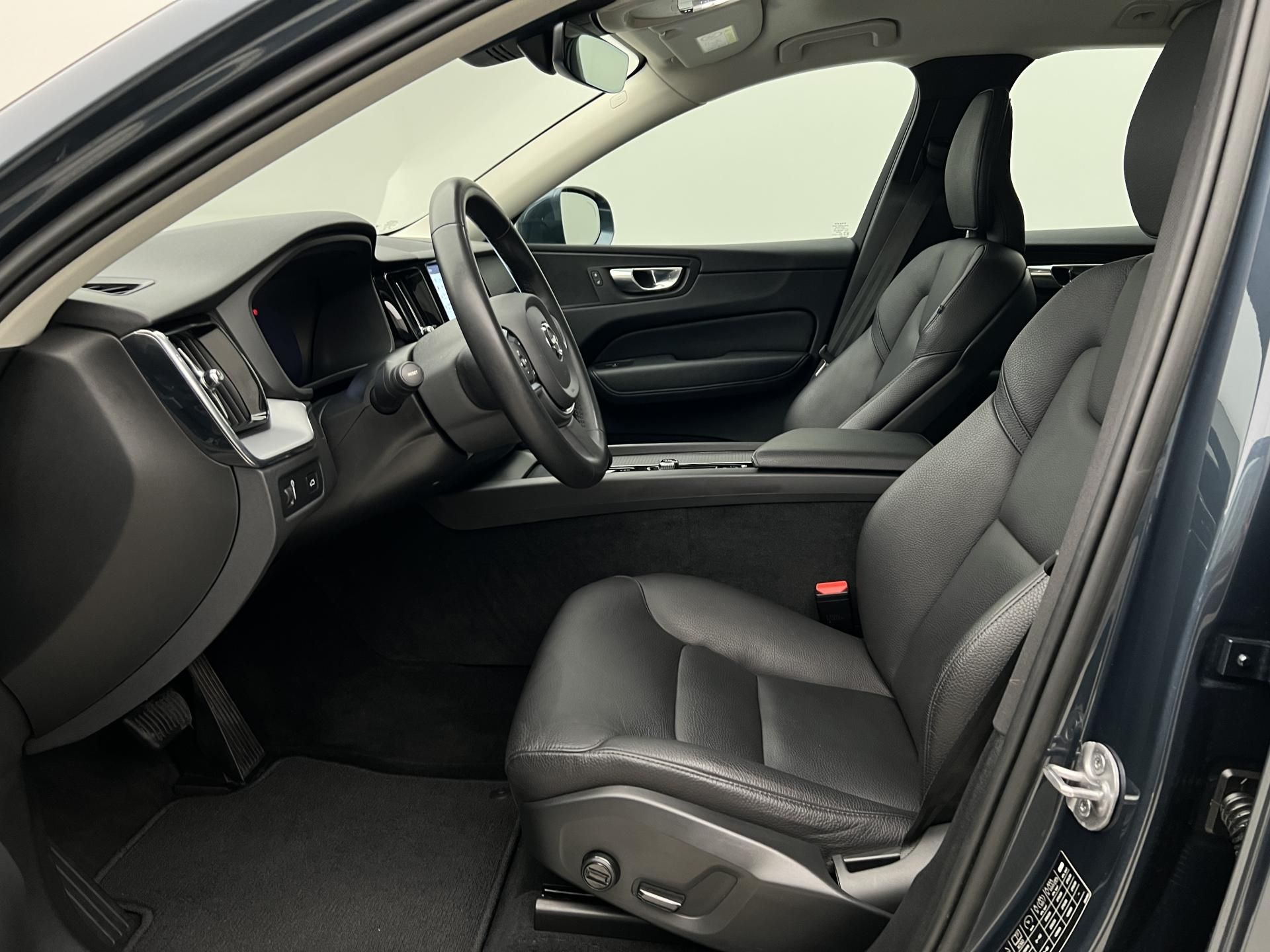 Volvo XC60, B4 AWD MOM PRO AUT - fotka 3