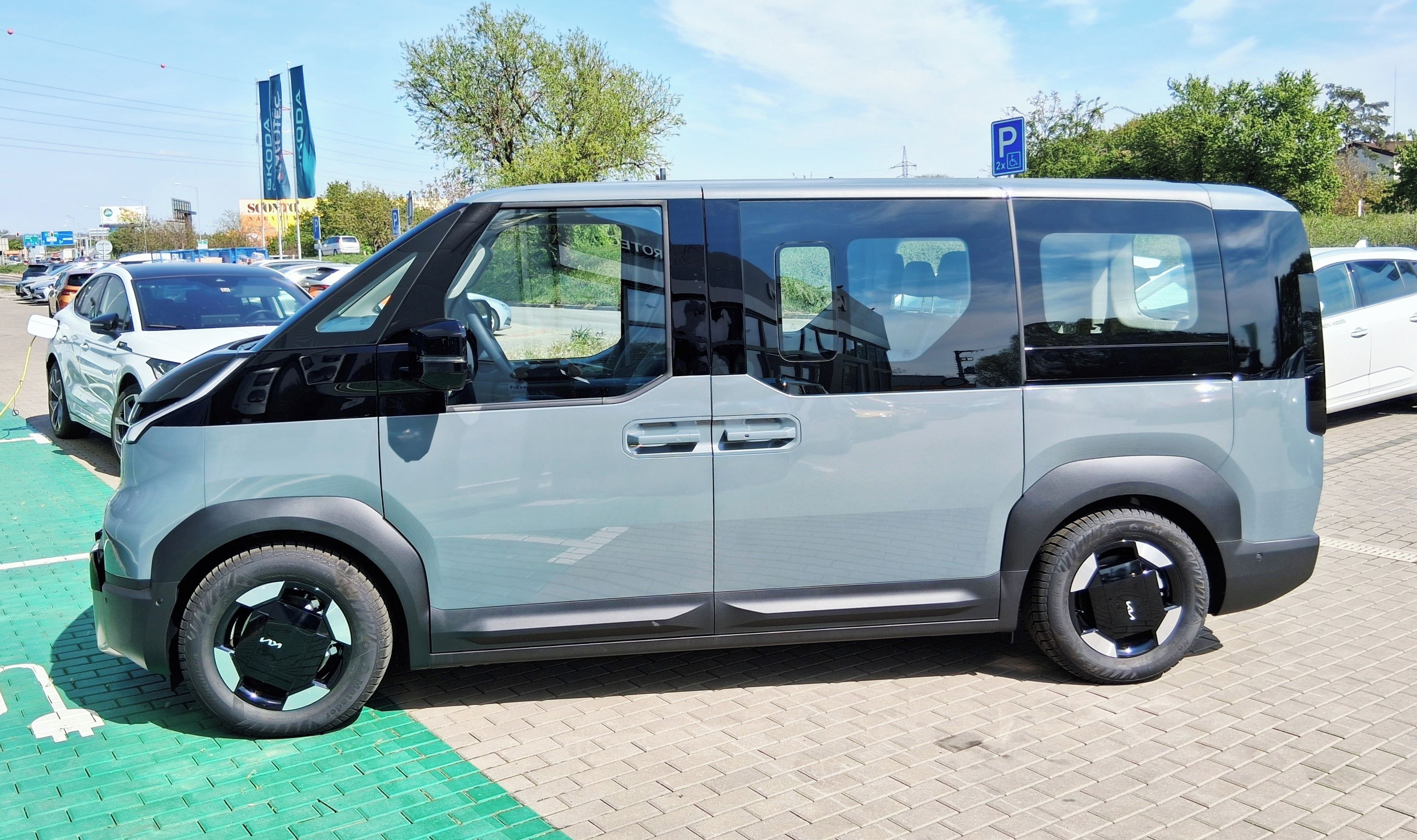 Kia PV5, aku 71 kWh motor 120 kW Elite - fotka 4