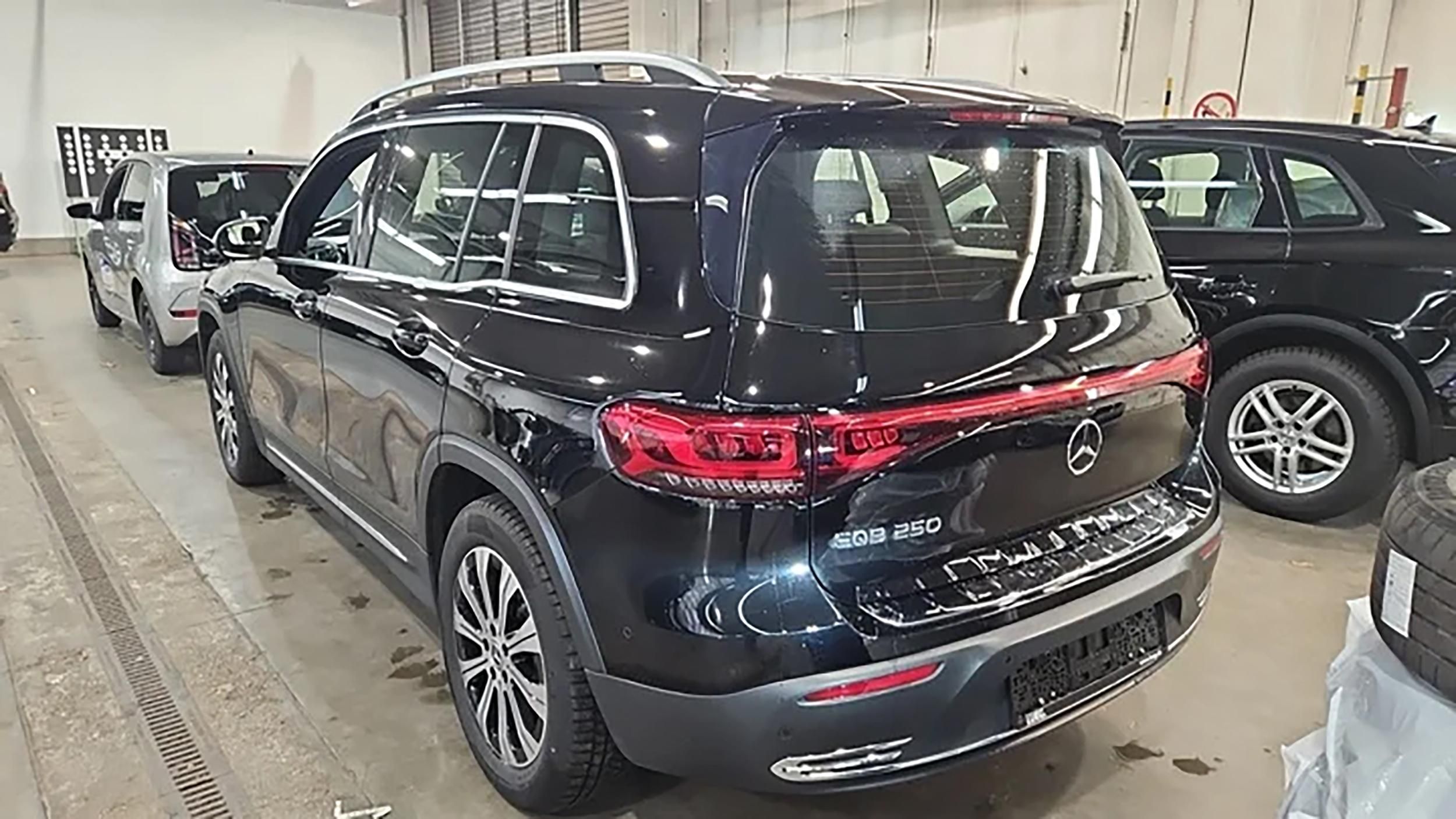 Mercedes-Benz EQB, EQB 250 67 kWh - fotka 3