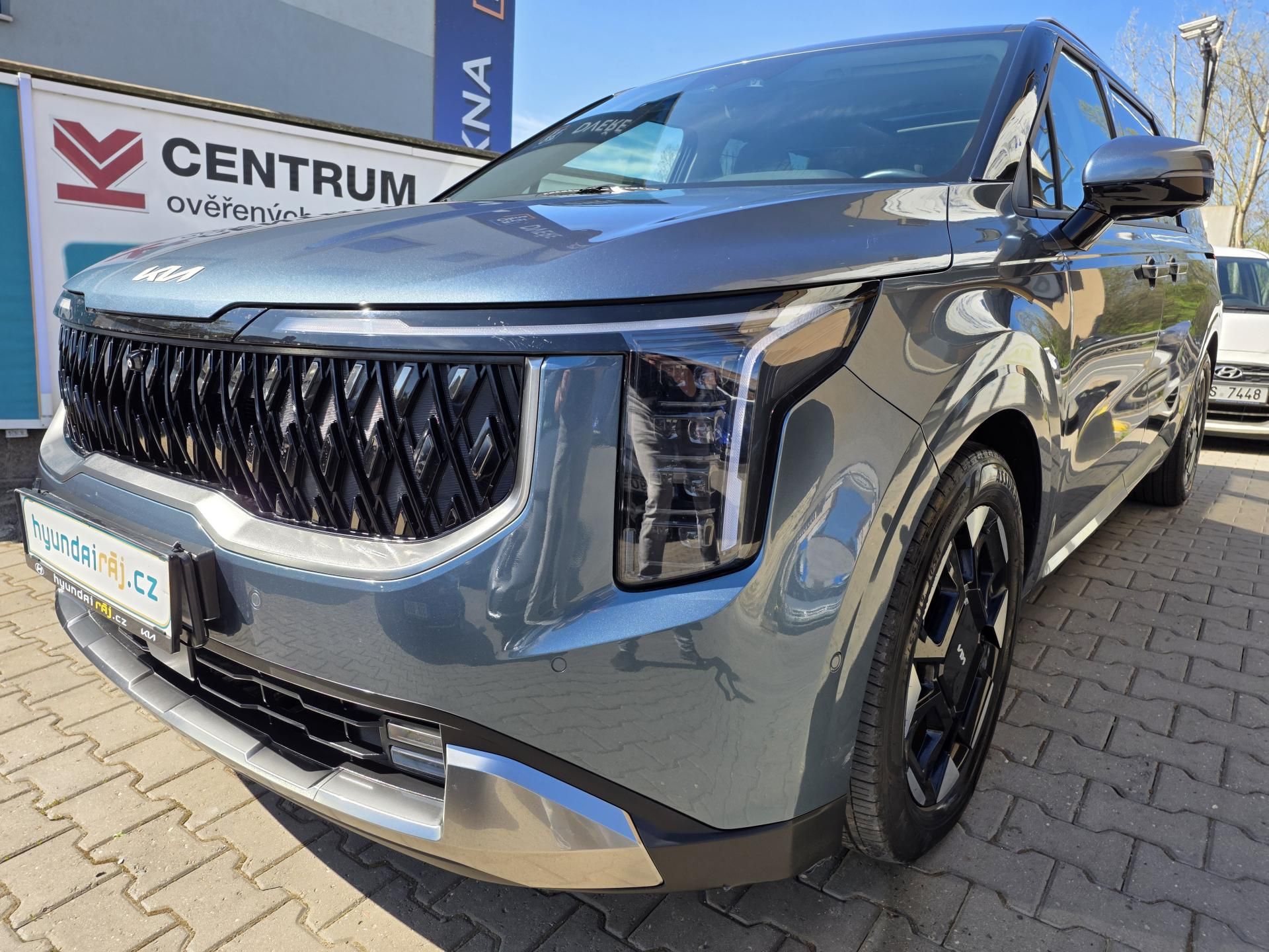 Kia Carnival, 2.2-7MÍST-NA CESTĚ - fotka 5