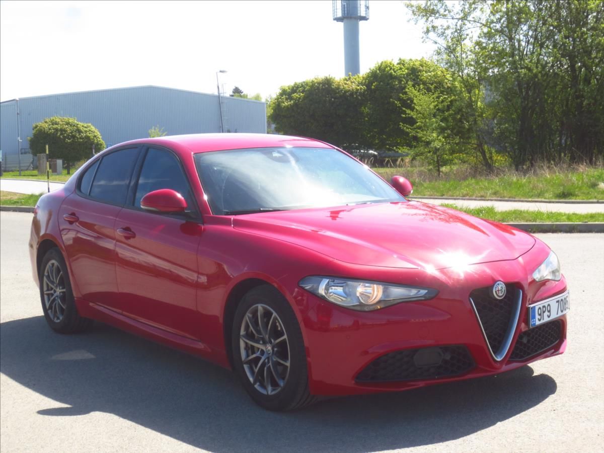 Alfa Romeo Giulia, 2,2   JTDm MT, plná historie - fotka 2